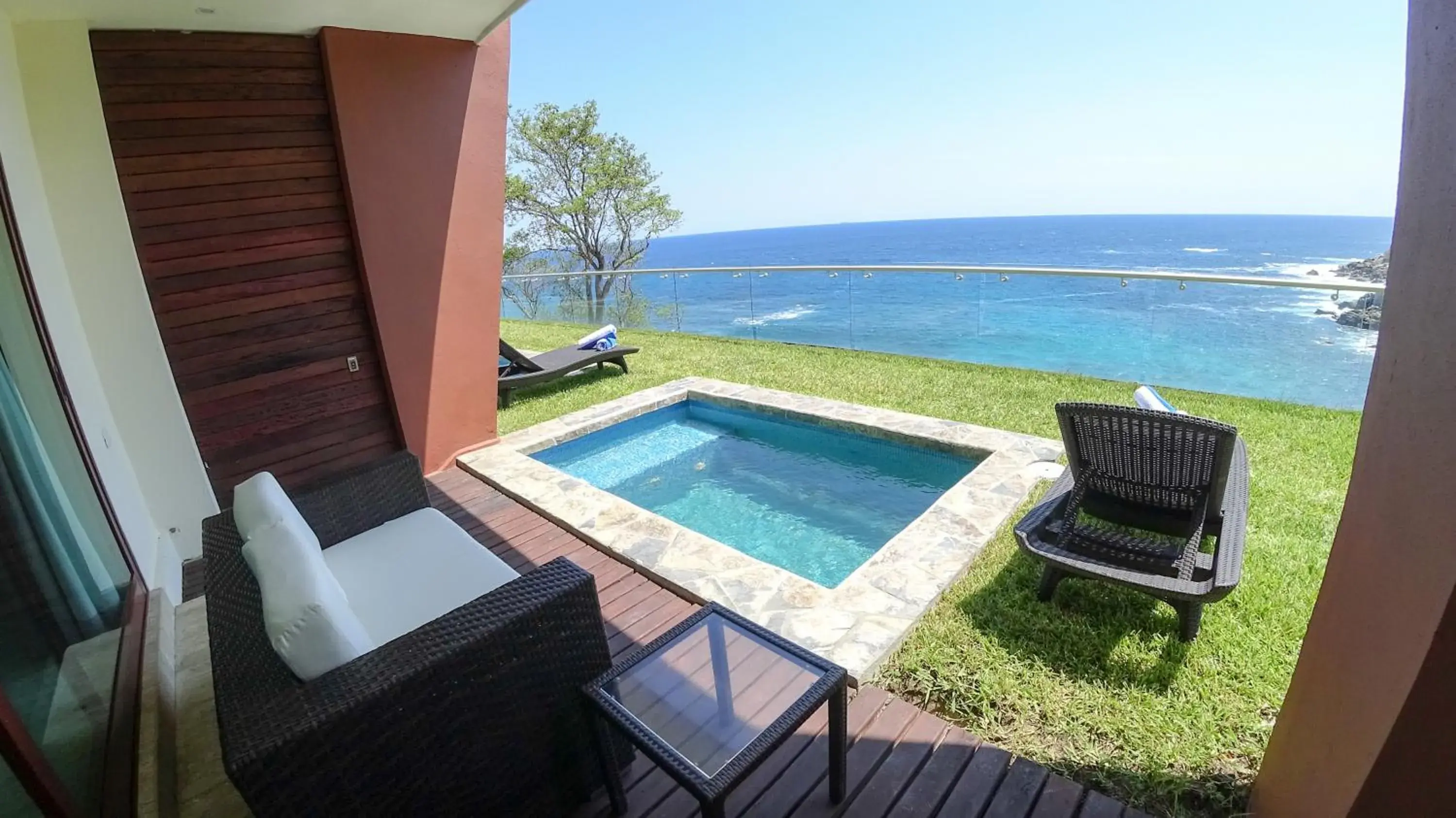 Suite with Private Pool in Pacific King Hotel Suite with Private Pool in Pacific King Hotel