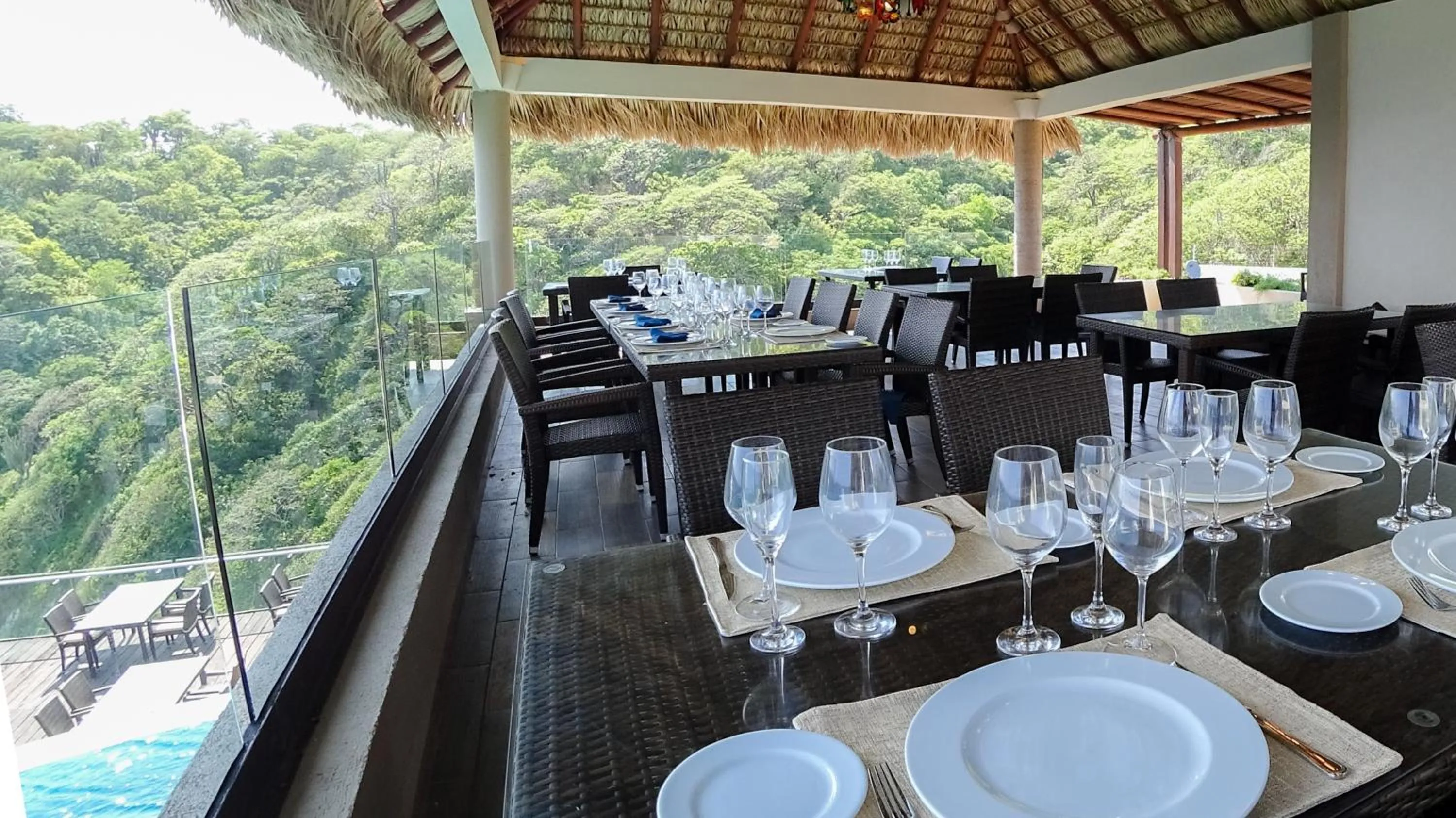 Restaurant/places to eat in Pacific King Hotel