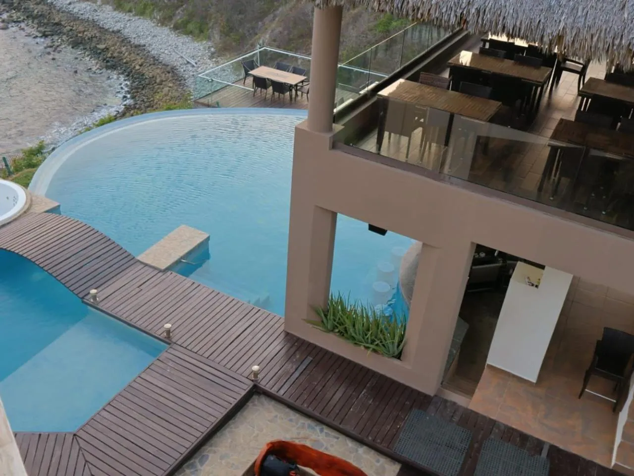 Swimming pool in Pacific King Hotel