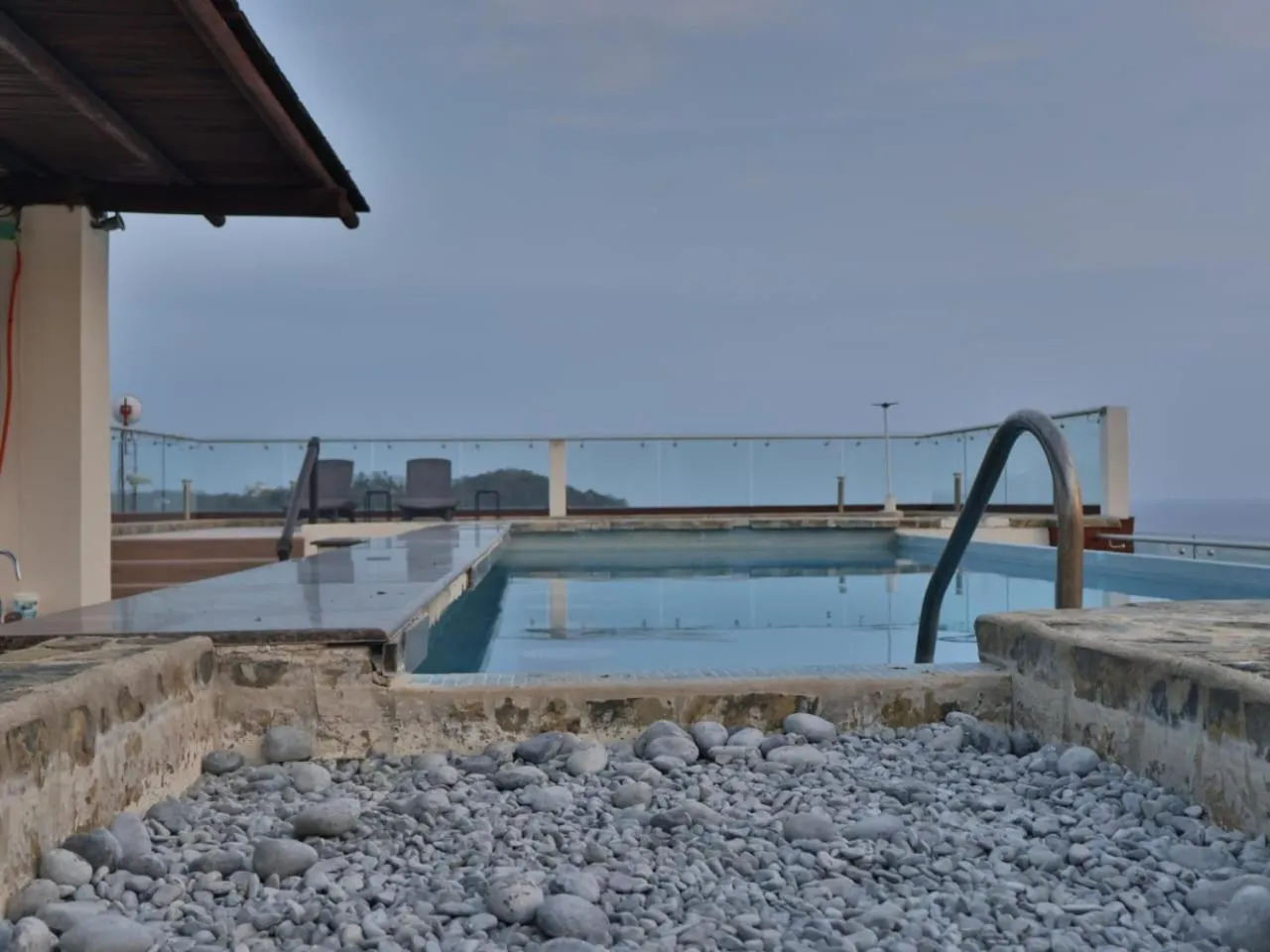 Swimming pool in Pacific King Hotel