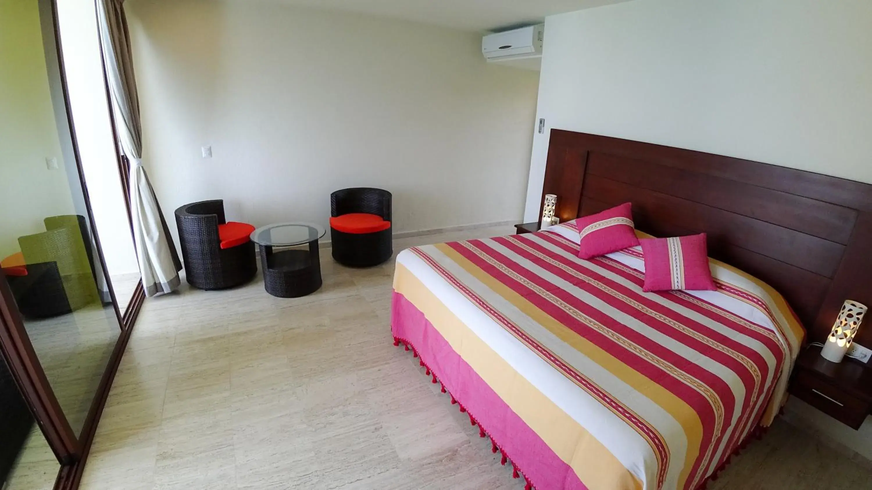 Junior Suite with Mountain View in Pacific King Hotel Junior Suite with Mountain View in Pacific King Hotel