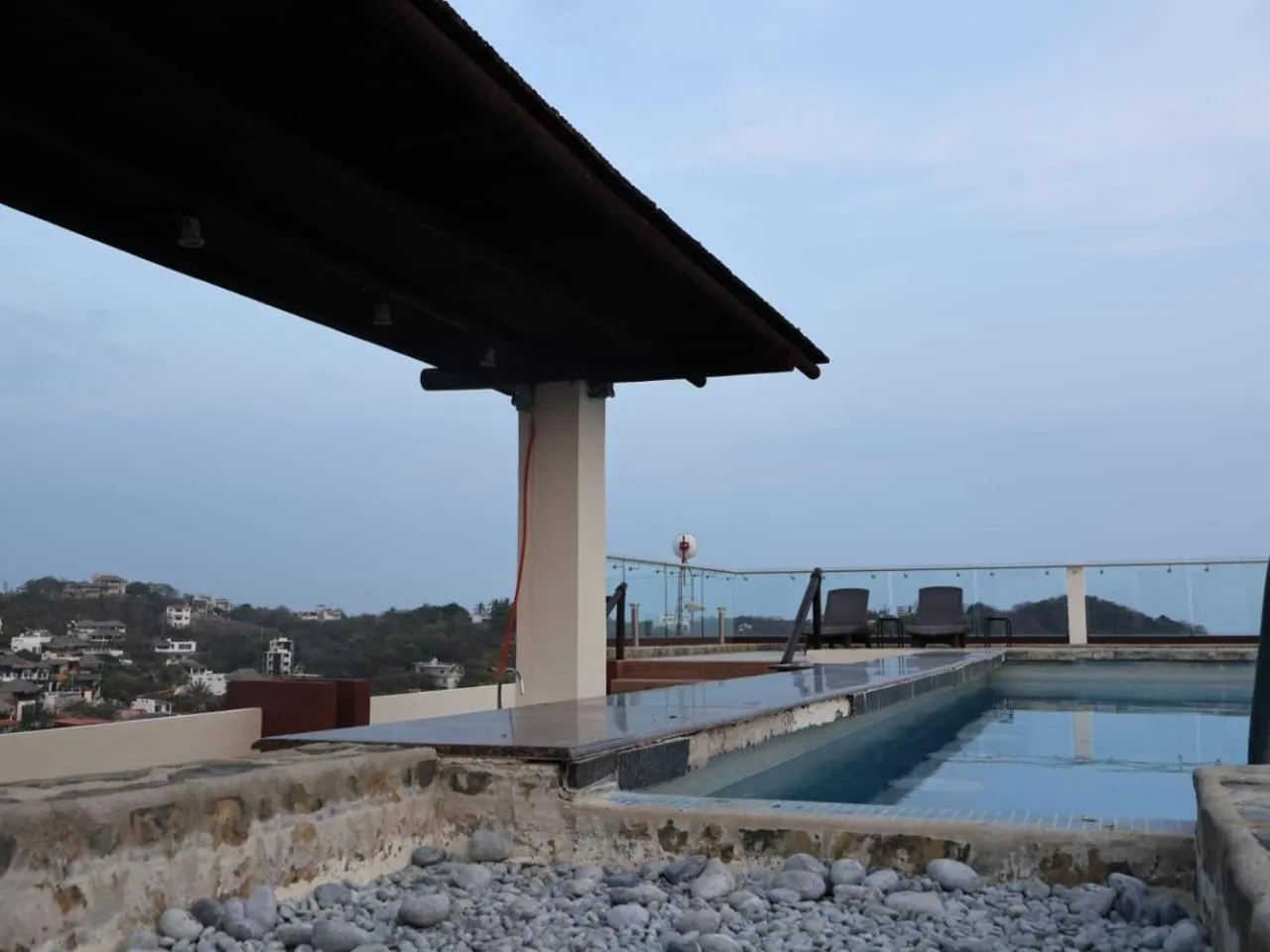 Swimming pool in Pacific King Hotel