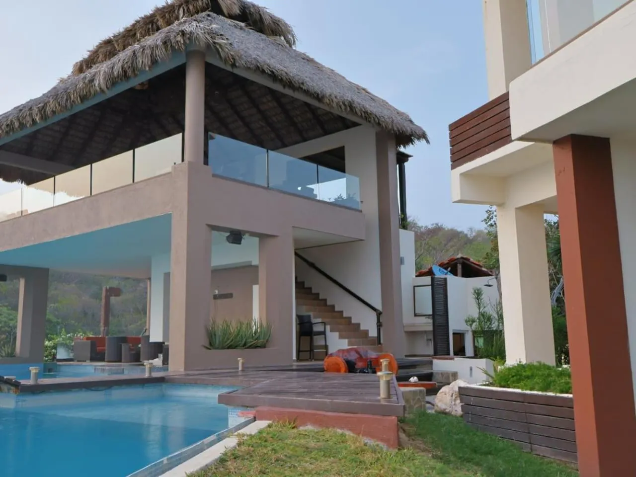 Restaurant/places to eat in Pacific King Hotel