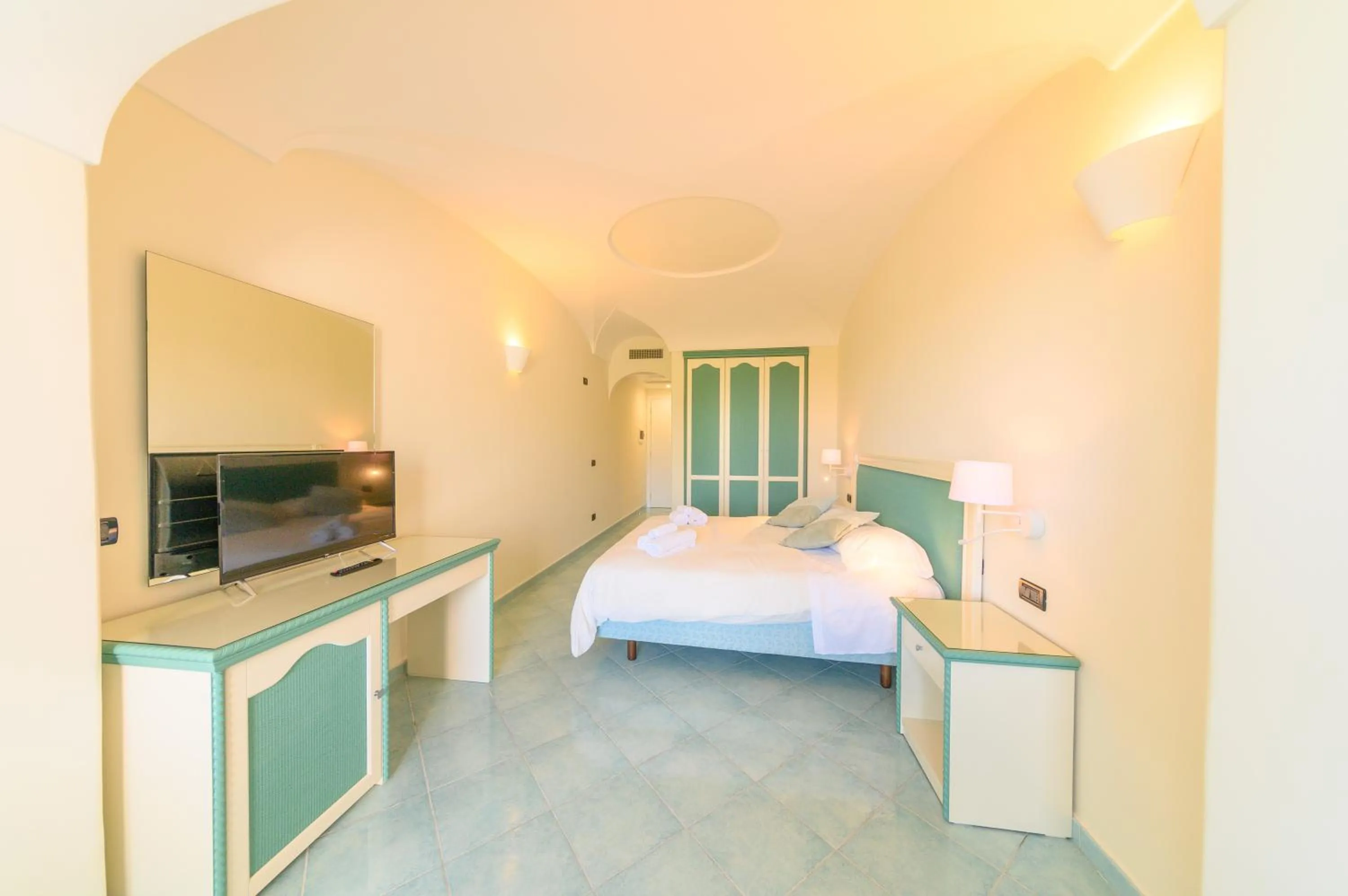 Bedroom, Bed in Sorgeto Garden