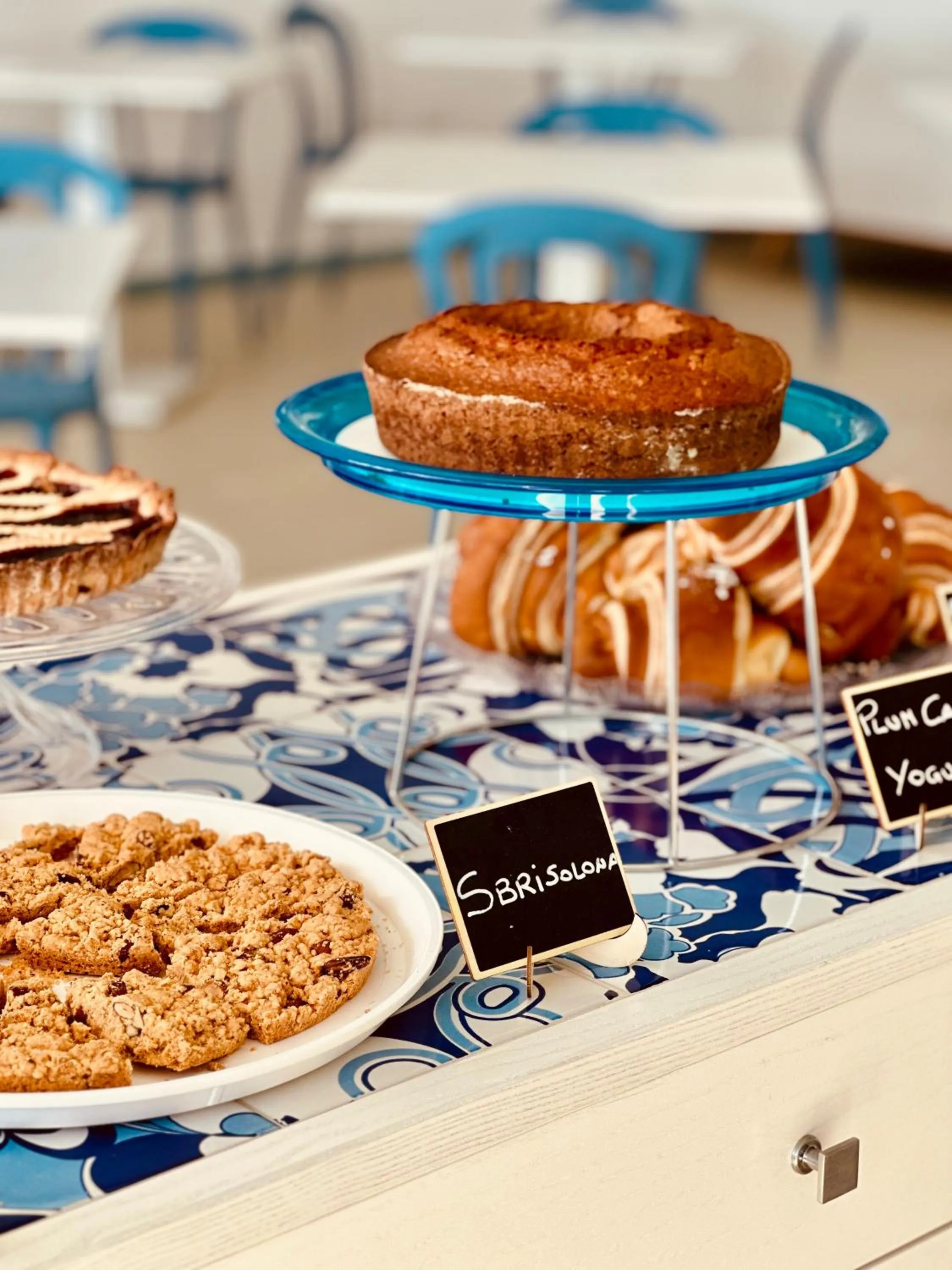 Breakfast in Sorgeto Garden