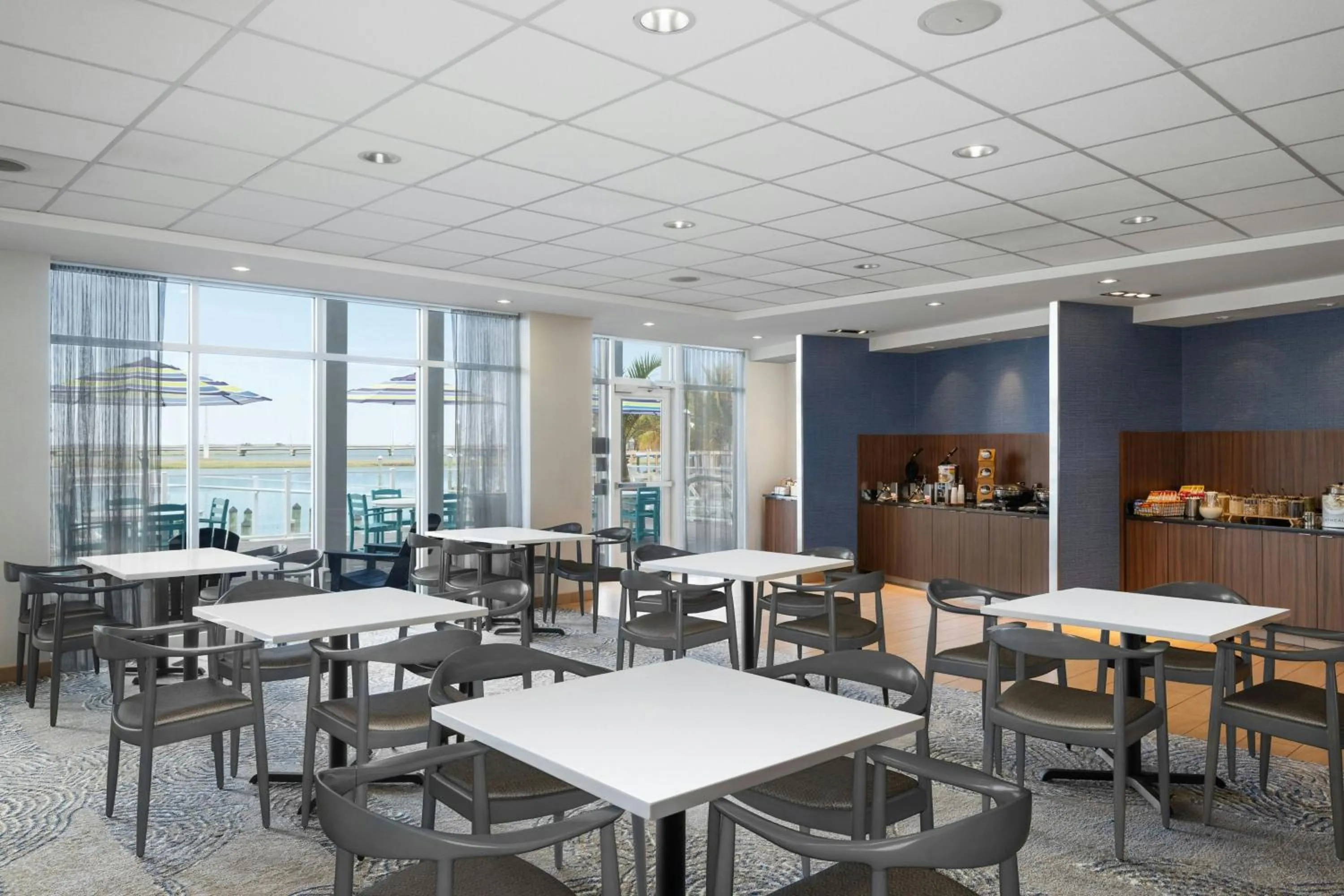 Breakfast in Fairfield Inn & Suites by Marriott Chincoteague Island Waterfront