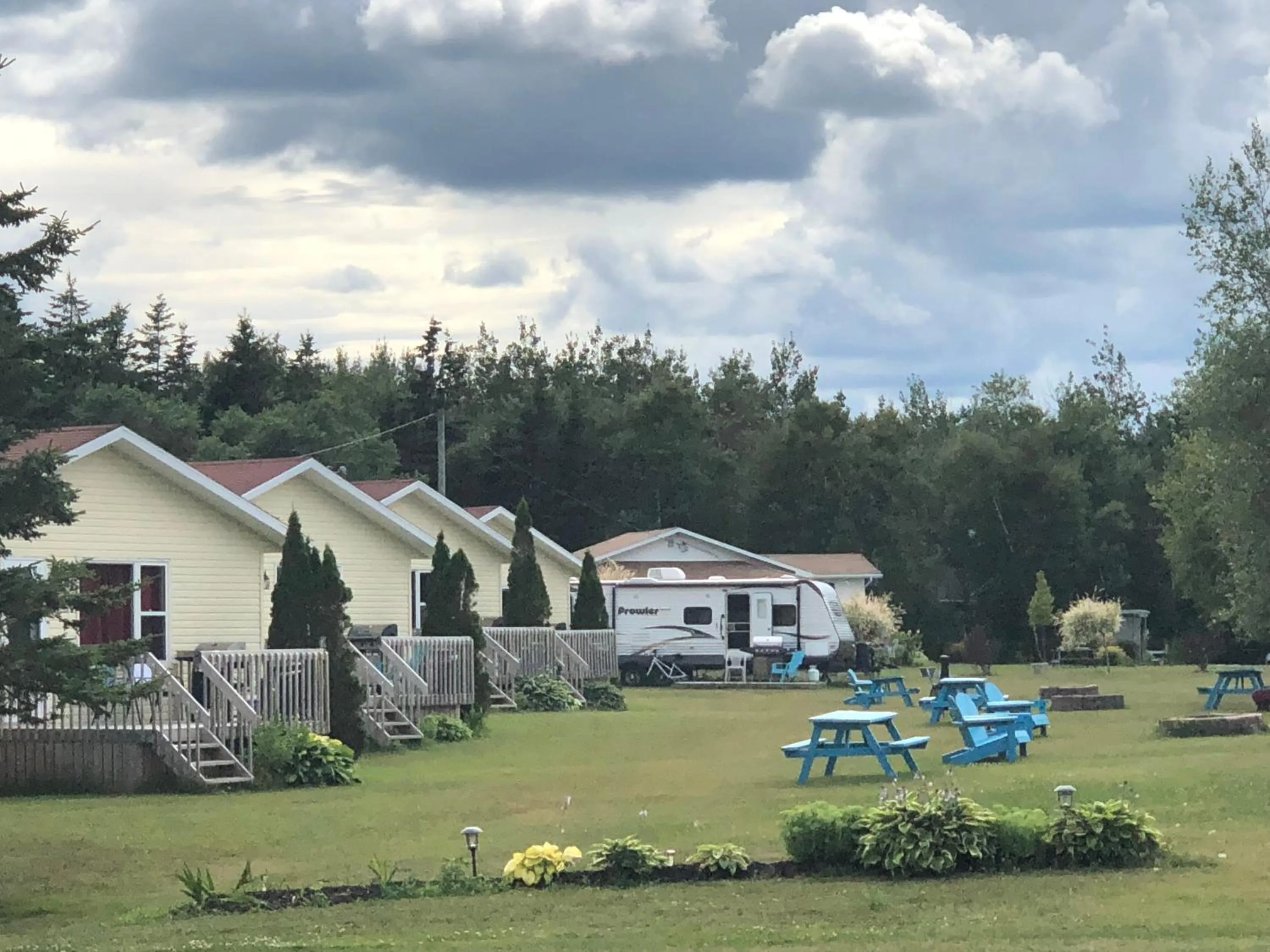 Spring in Baywatch Lighthouse Cottages & Motel