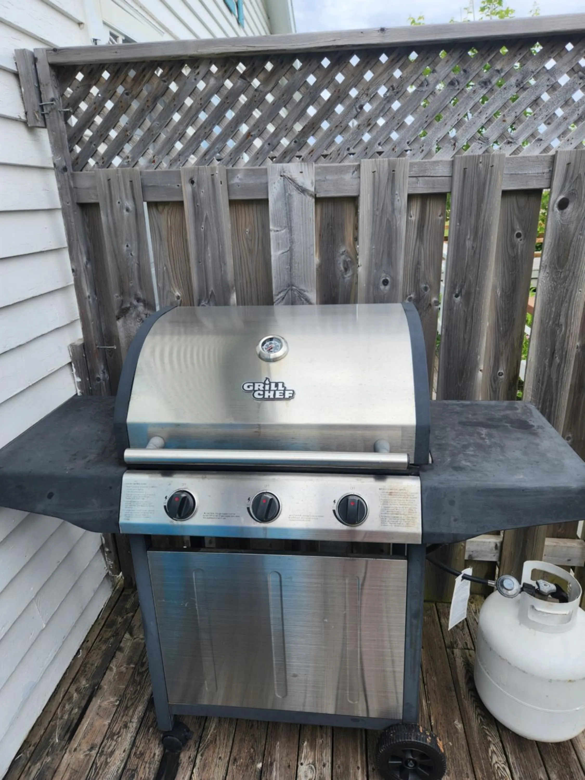 BBQ facilities in Baywatch Lighthouse Cottages & Motel