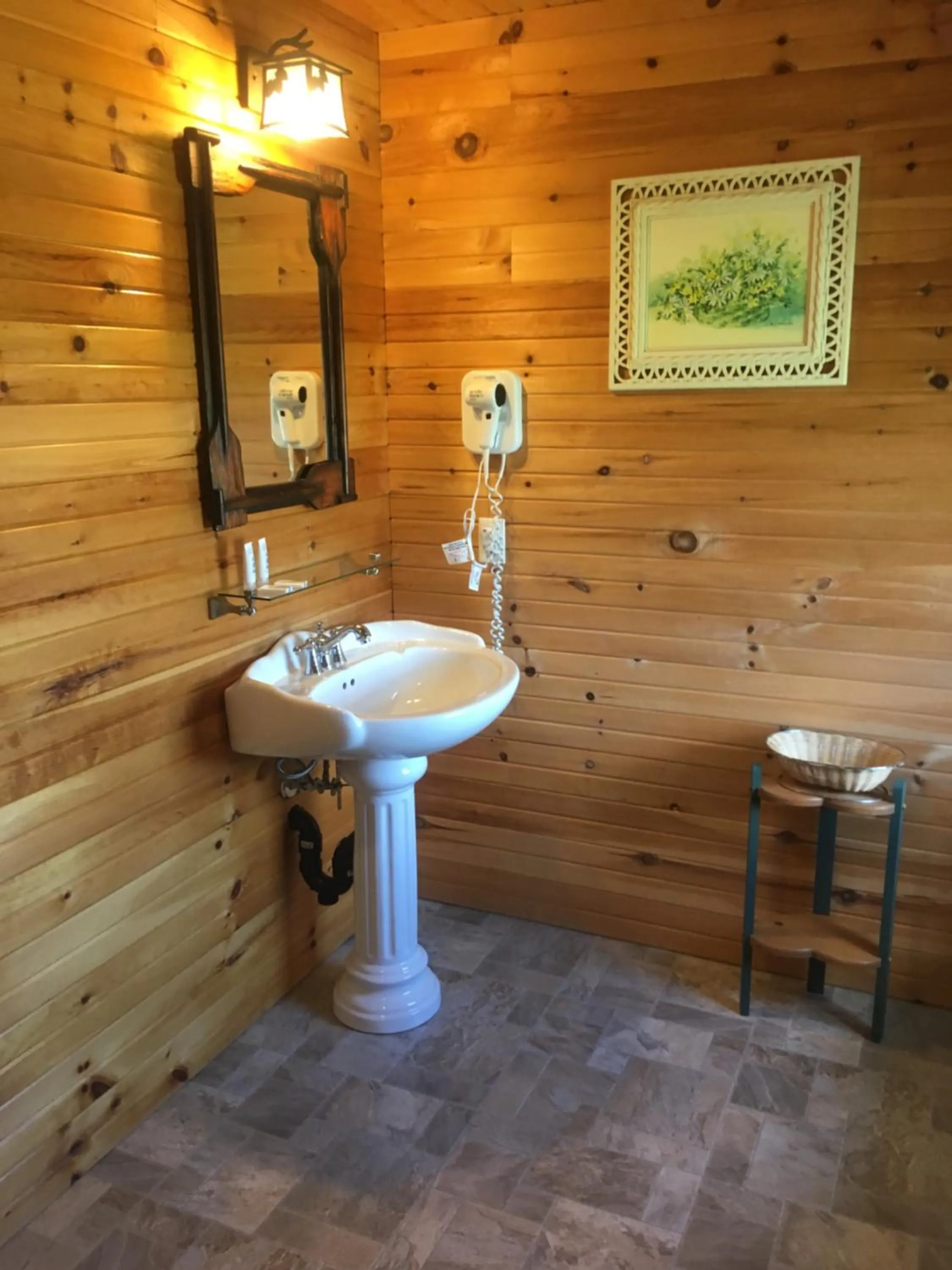 Bathroom in Baywatch Lighthouse Cottages & Motel