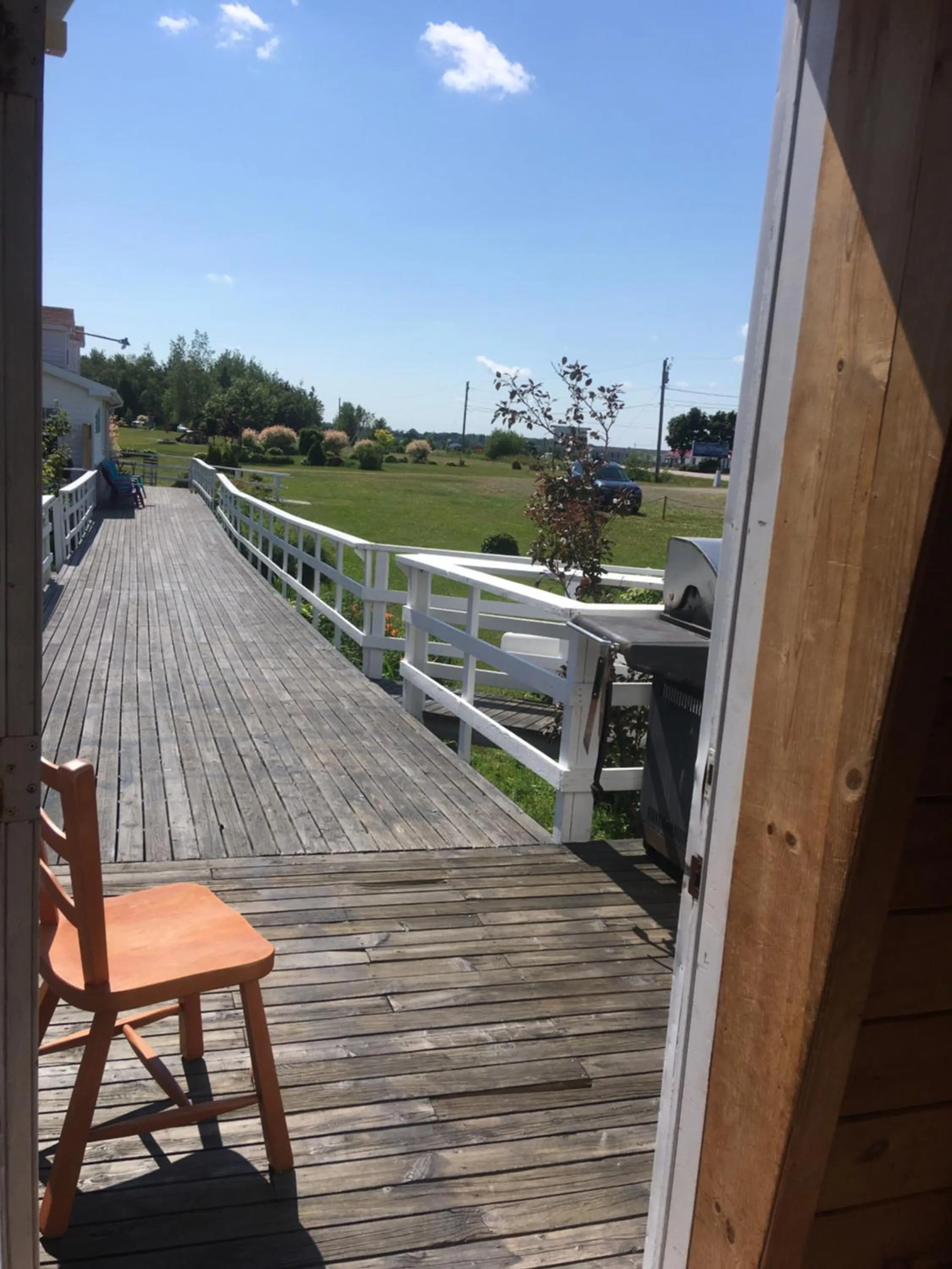 Patio in Baywatch Lighthouse Cottages & Motel