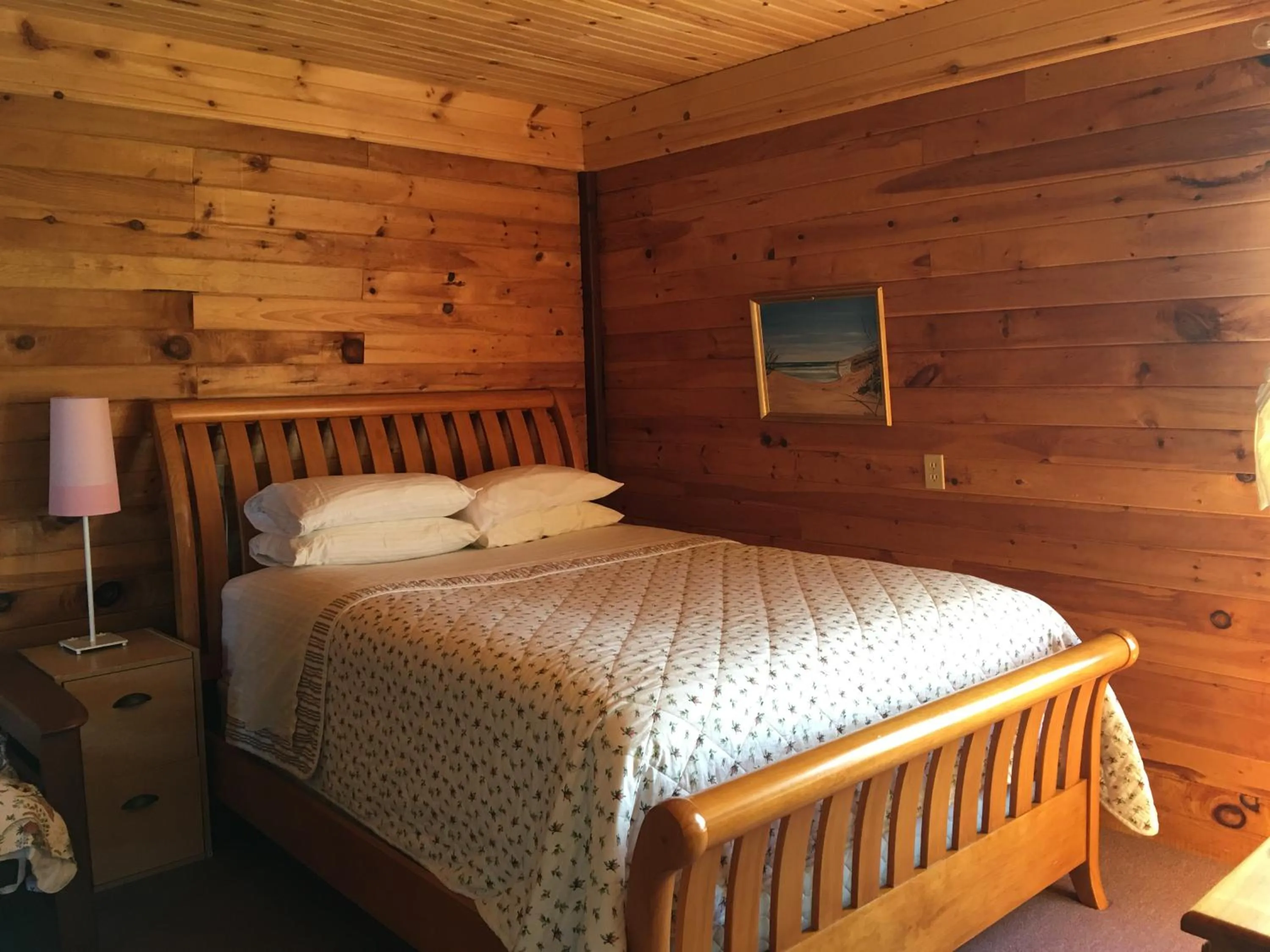 Photo of the whole room, Bed in Baywatch Lighthouse Cottages & Motel