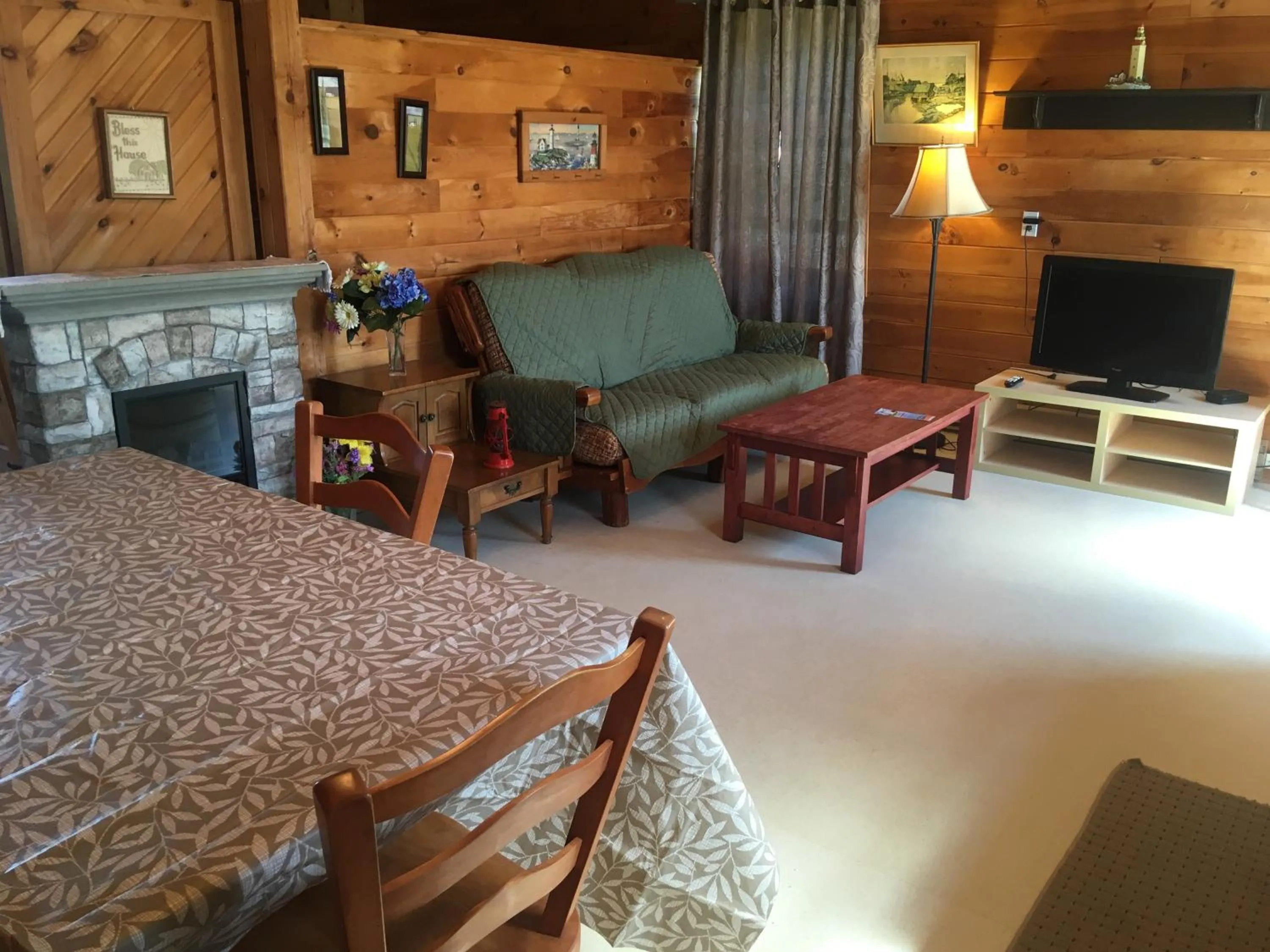 Living room in Baywatch Lighthouse Cottages & Motel