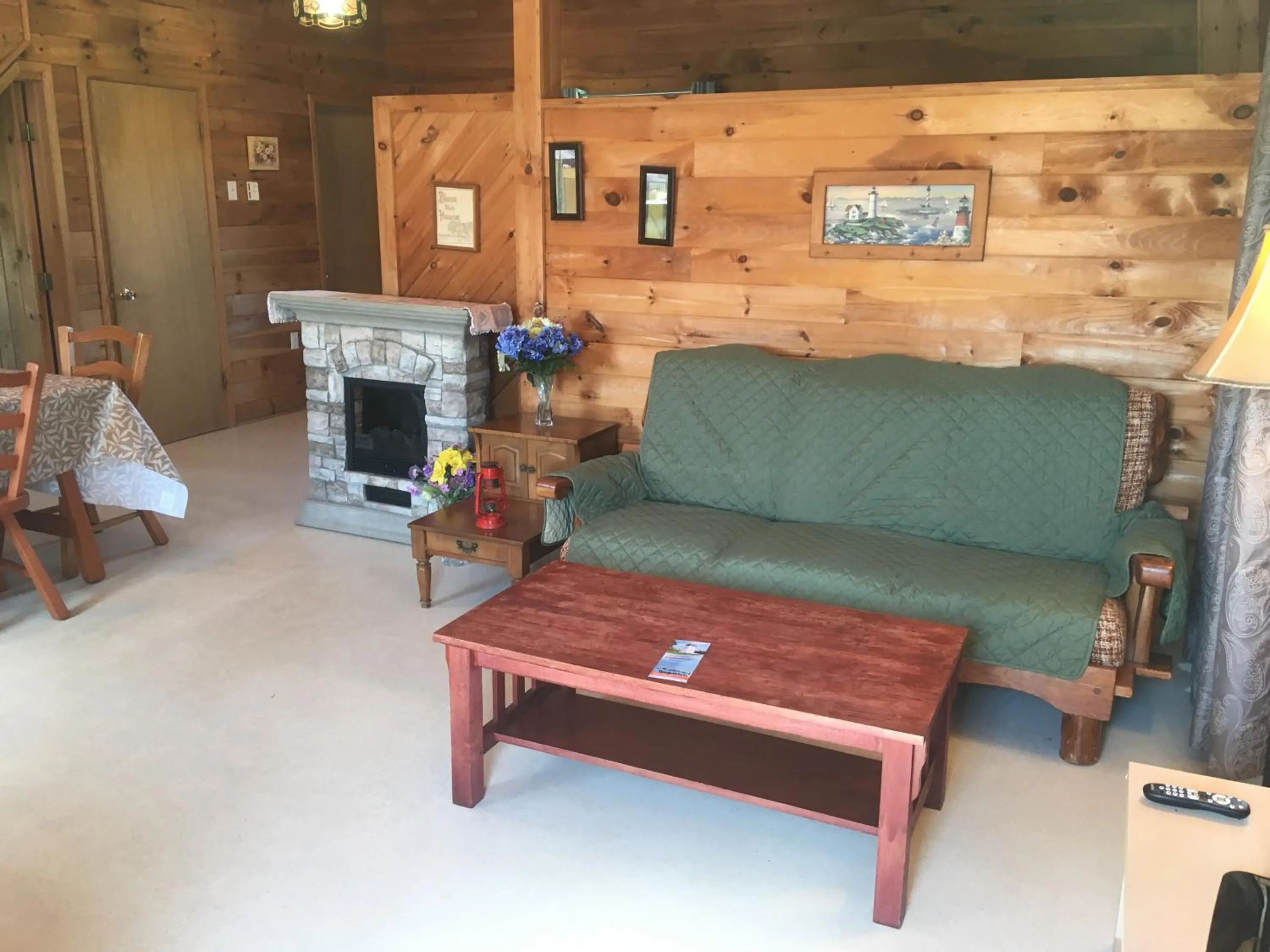 Living room in Baywatch Lighthouse Cottages & Motel