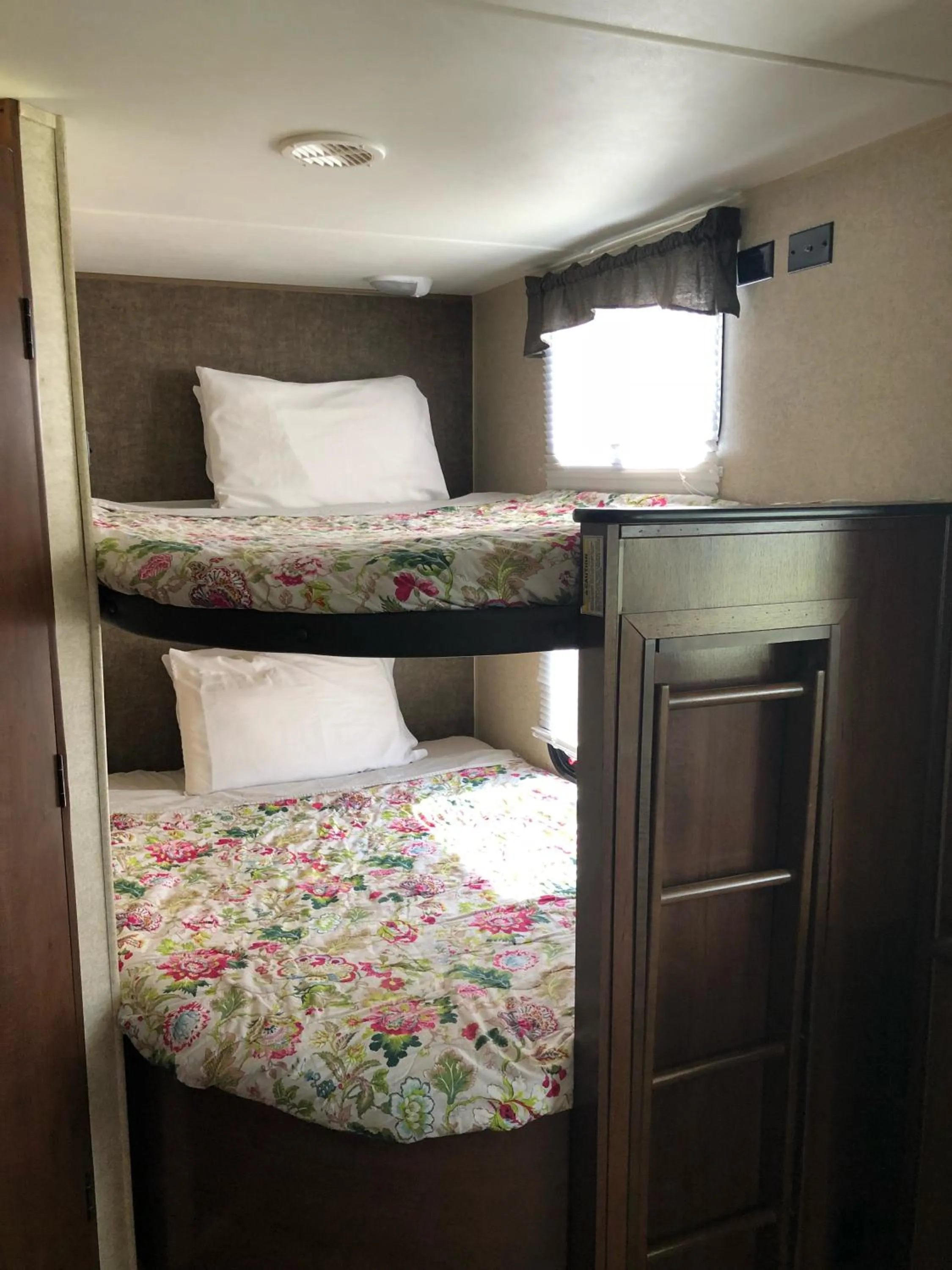 Bed in Baywatch Lighthouse Cottages & Motel