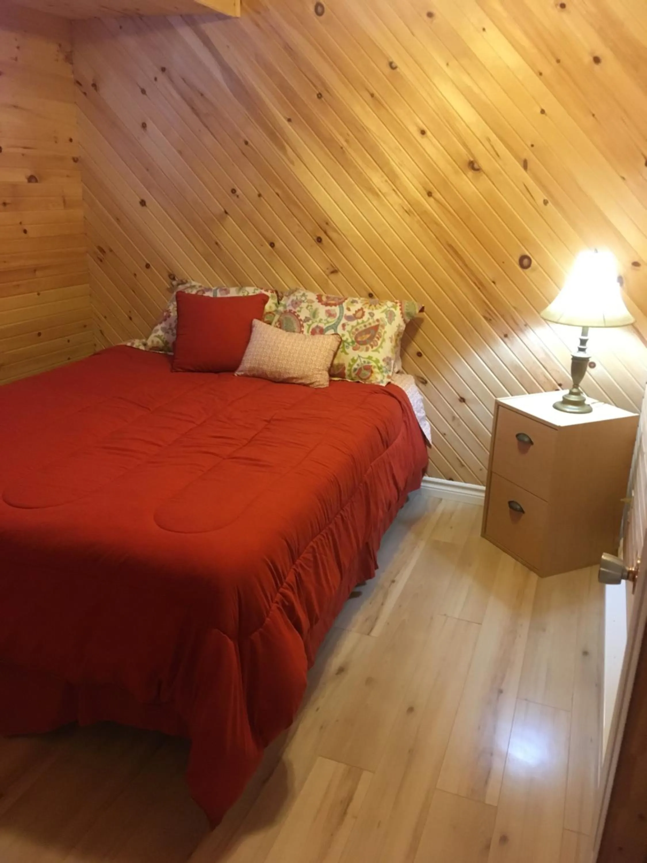 Bed in Baywatch Lighthouse Cottages & Motel