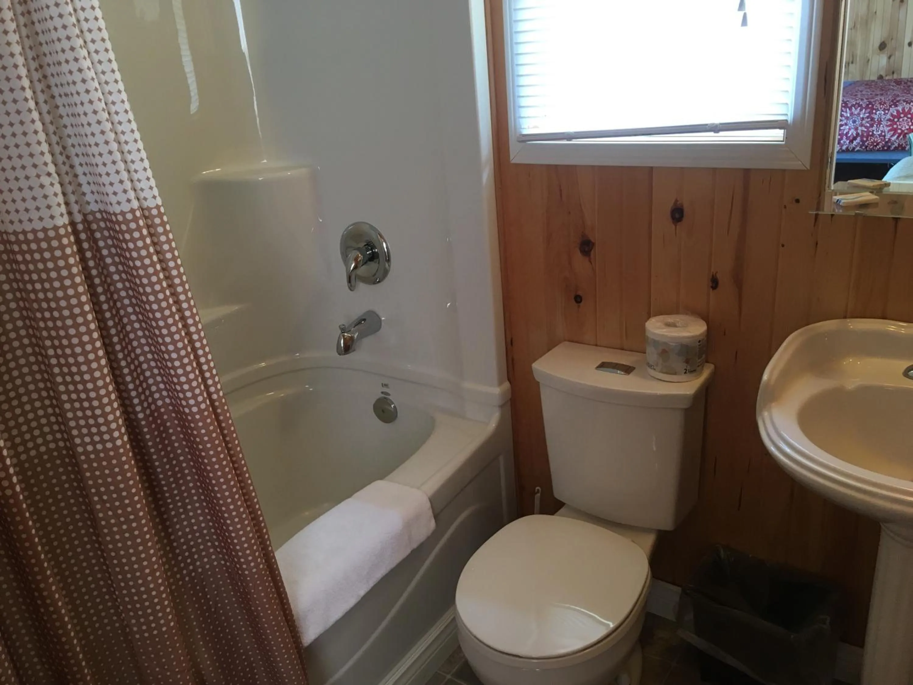 Shower in Baywatch Lighthouse Cottages & Motel