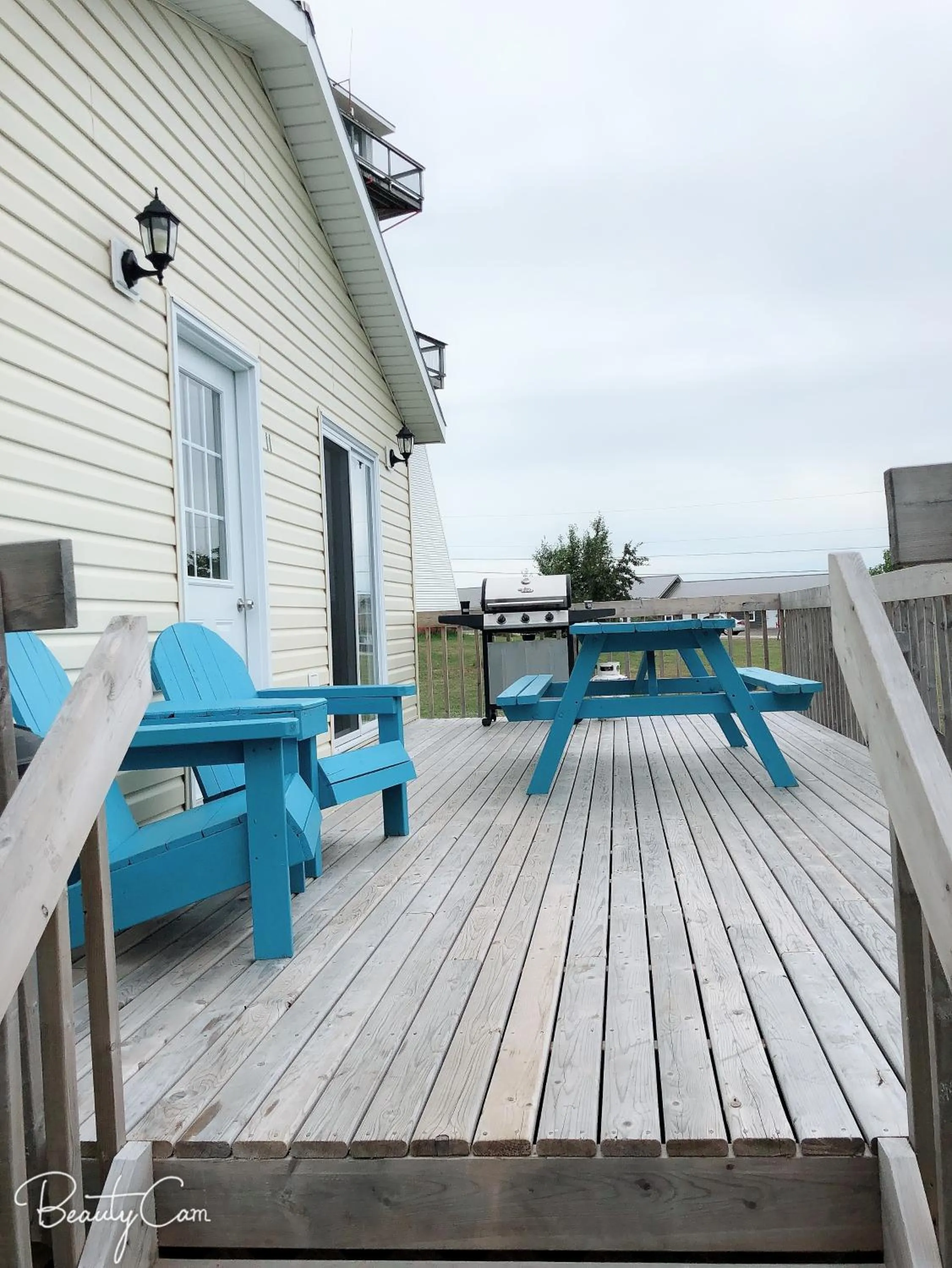 Patio in Baywatch Lighthouse Cottages & Motel