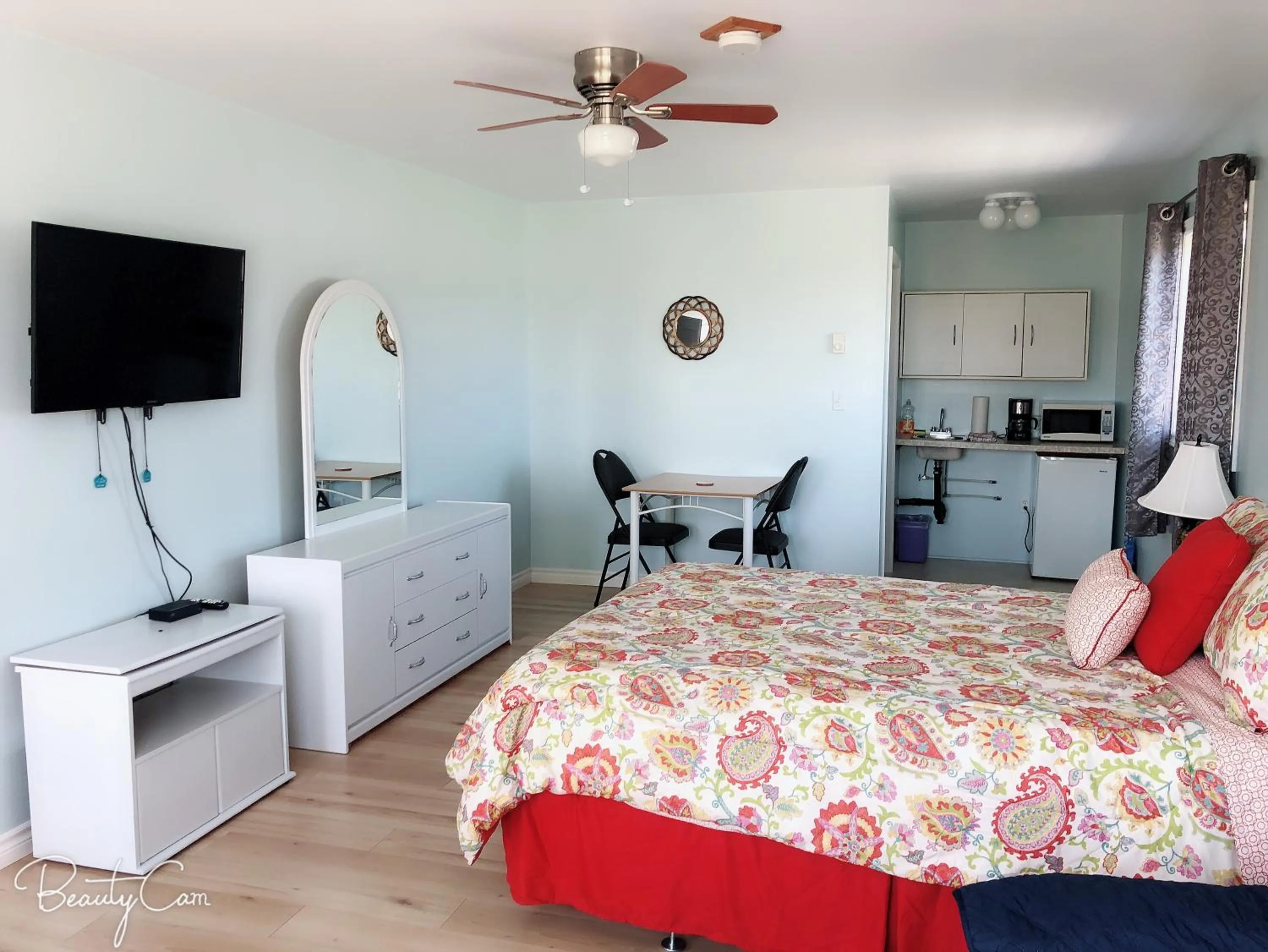 Bed in Baywatch Lighthouse Cottages & Motel