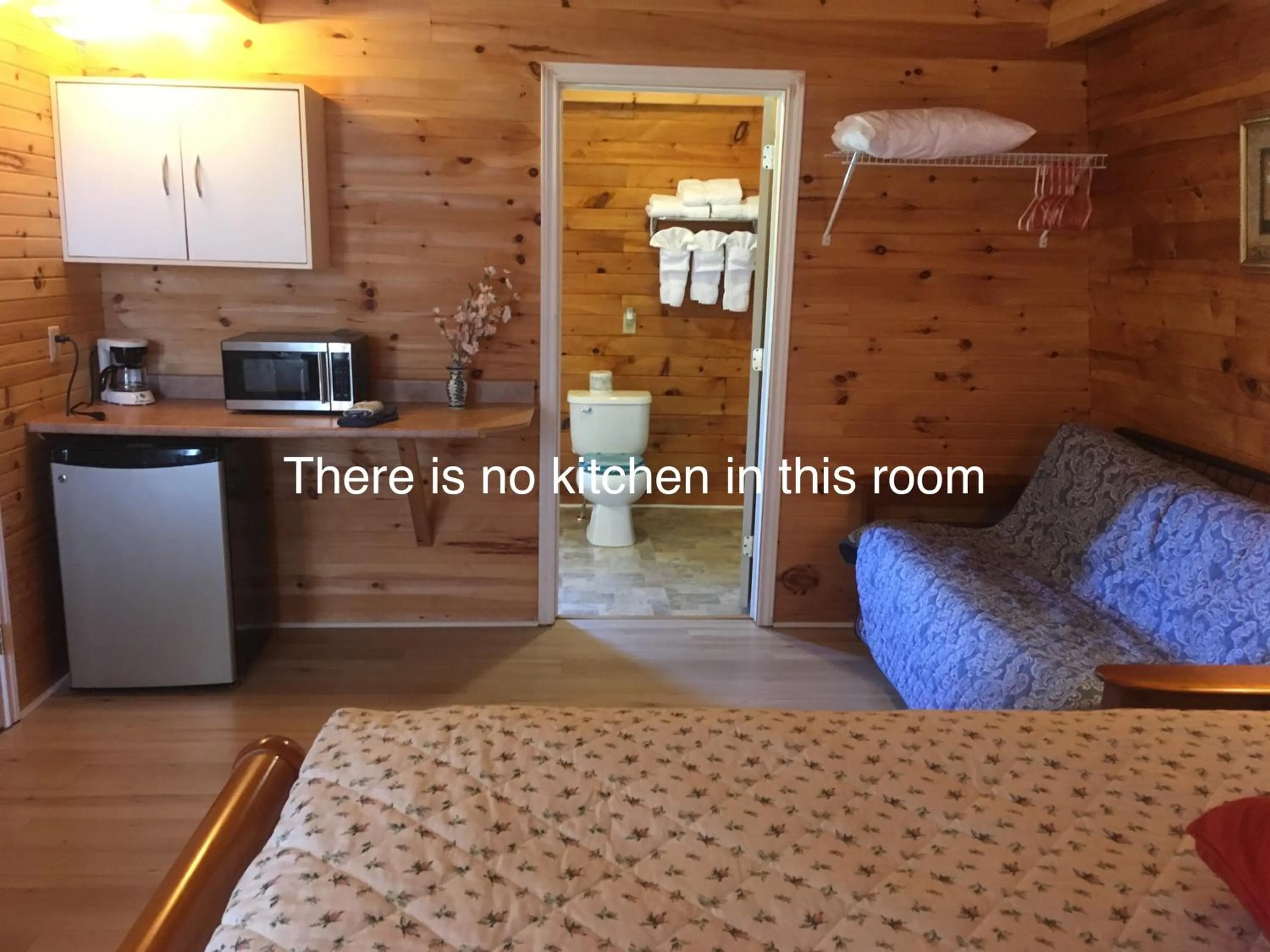 Bed in Baywatch Lighthouse Cottages & Motel