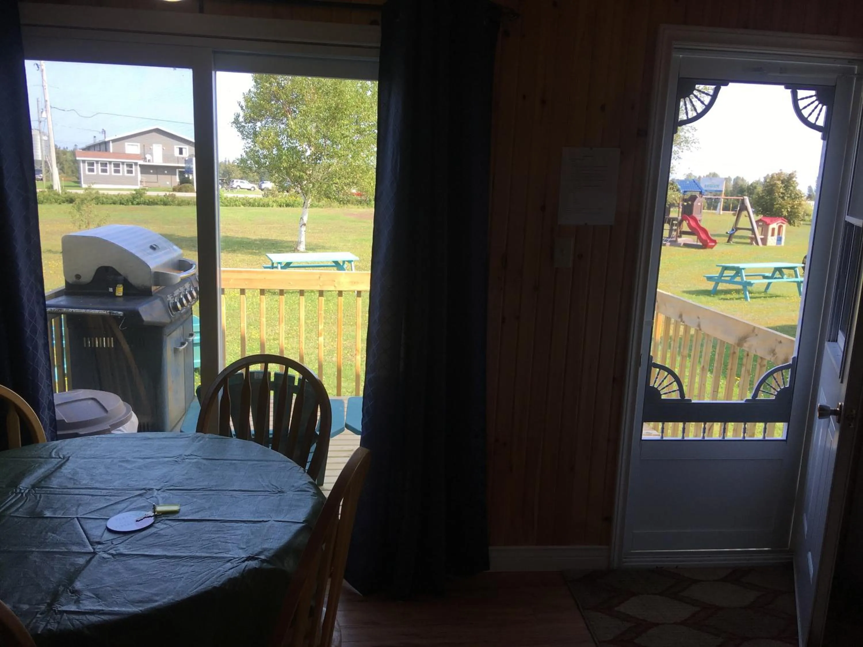Patio in Baywatch Lighthouse Cottages & Motel