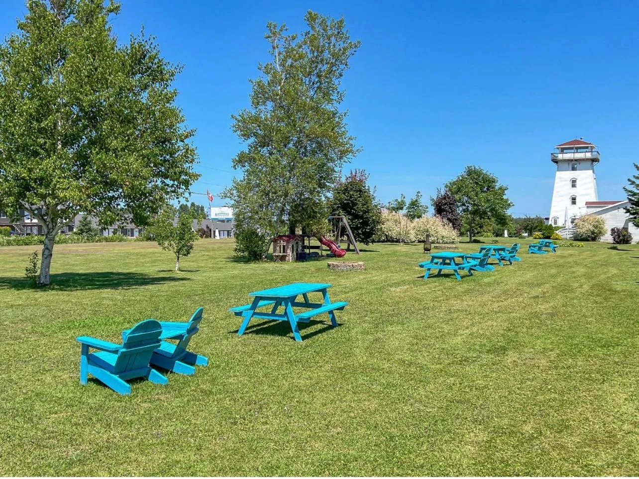 Day in Baywatch Lighthouse Cottages & Motel