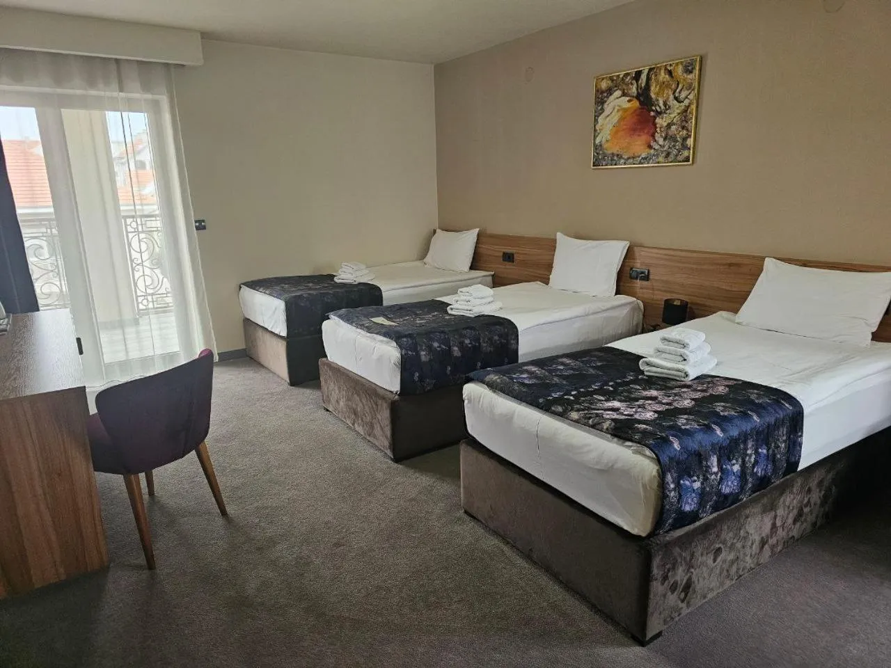 Photo of the whole room in Hotel Aloha