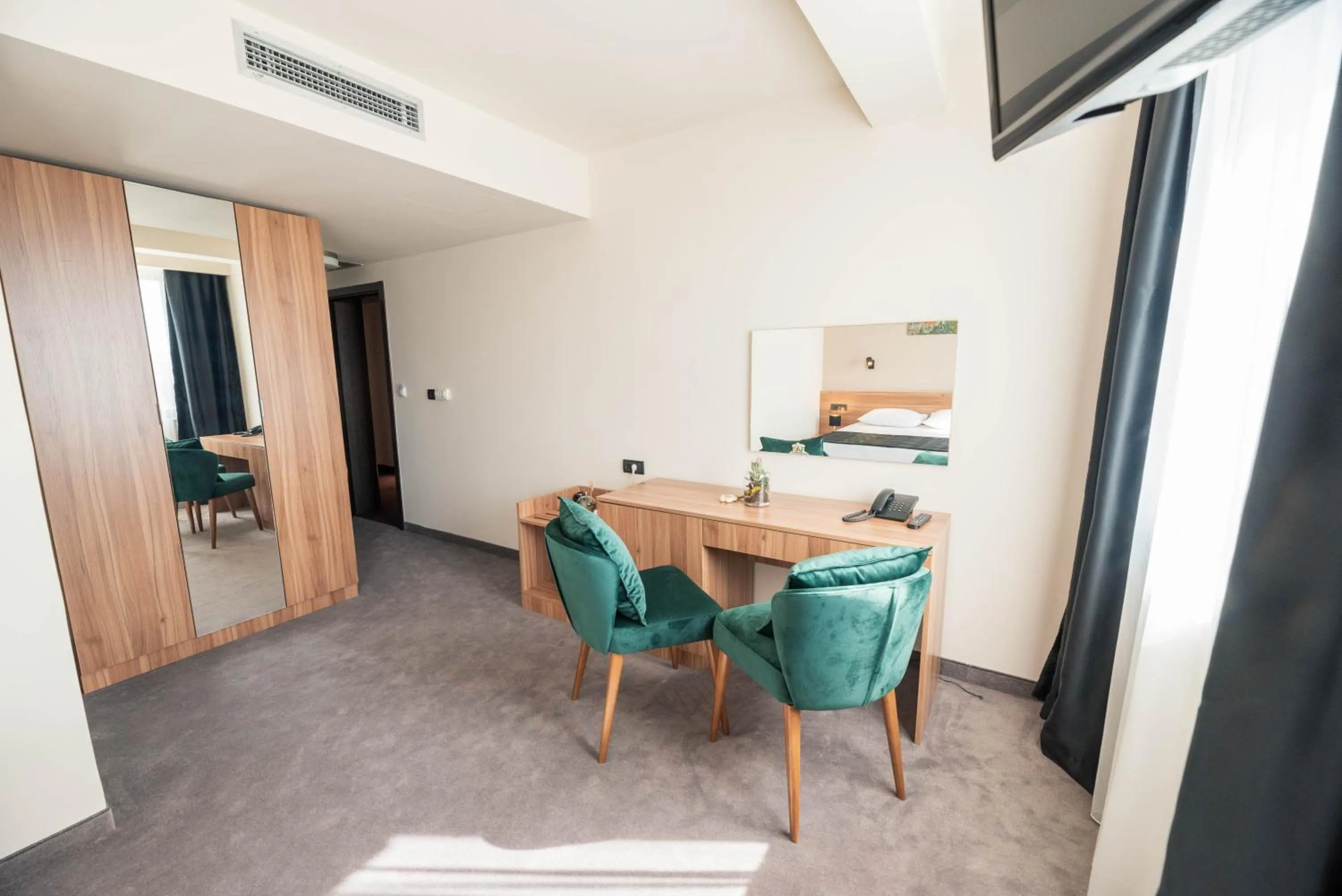 Photo of the whole room in Hotel Aloha