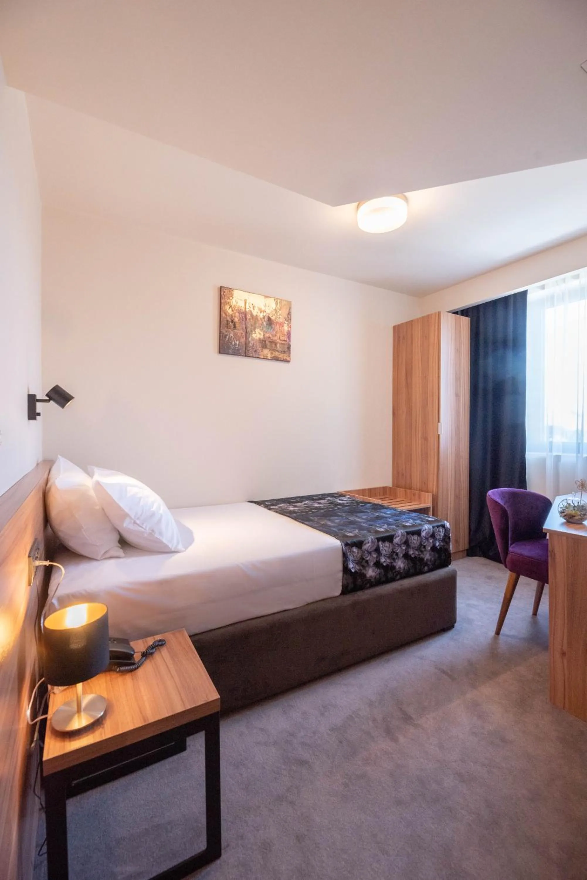 Photo of the whole room in Hotel Aloha