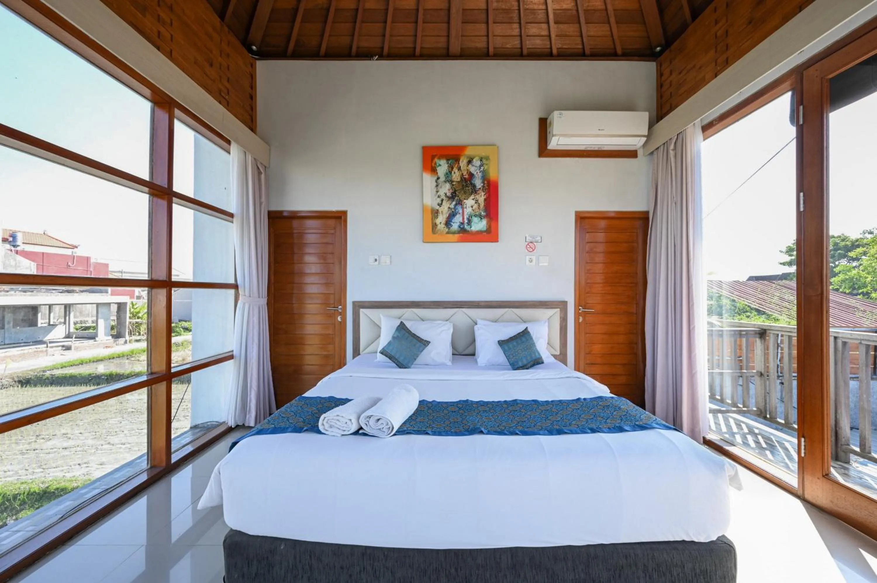 Bedroom, Bed in Hoki Villa by Urbanview Villa