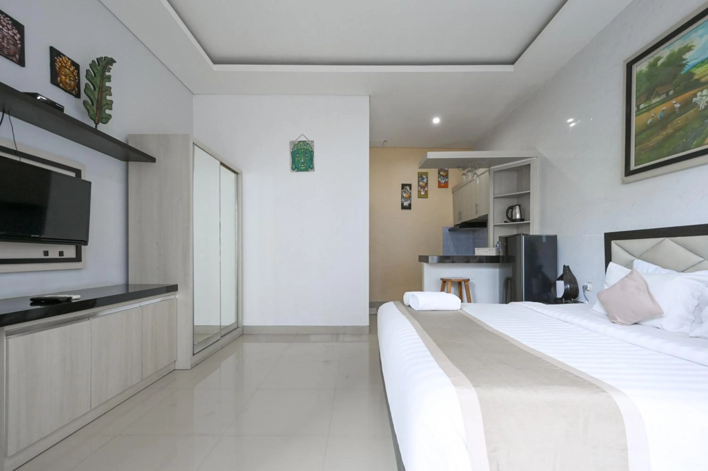 Bedroom in Hoki Villa by Urbanview Villa