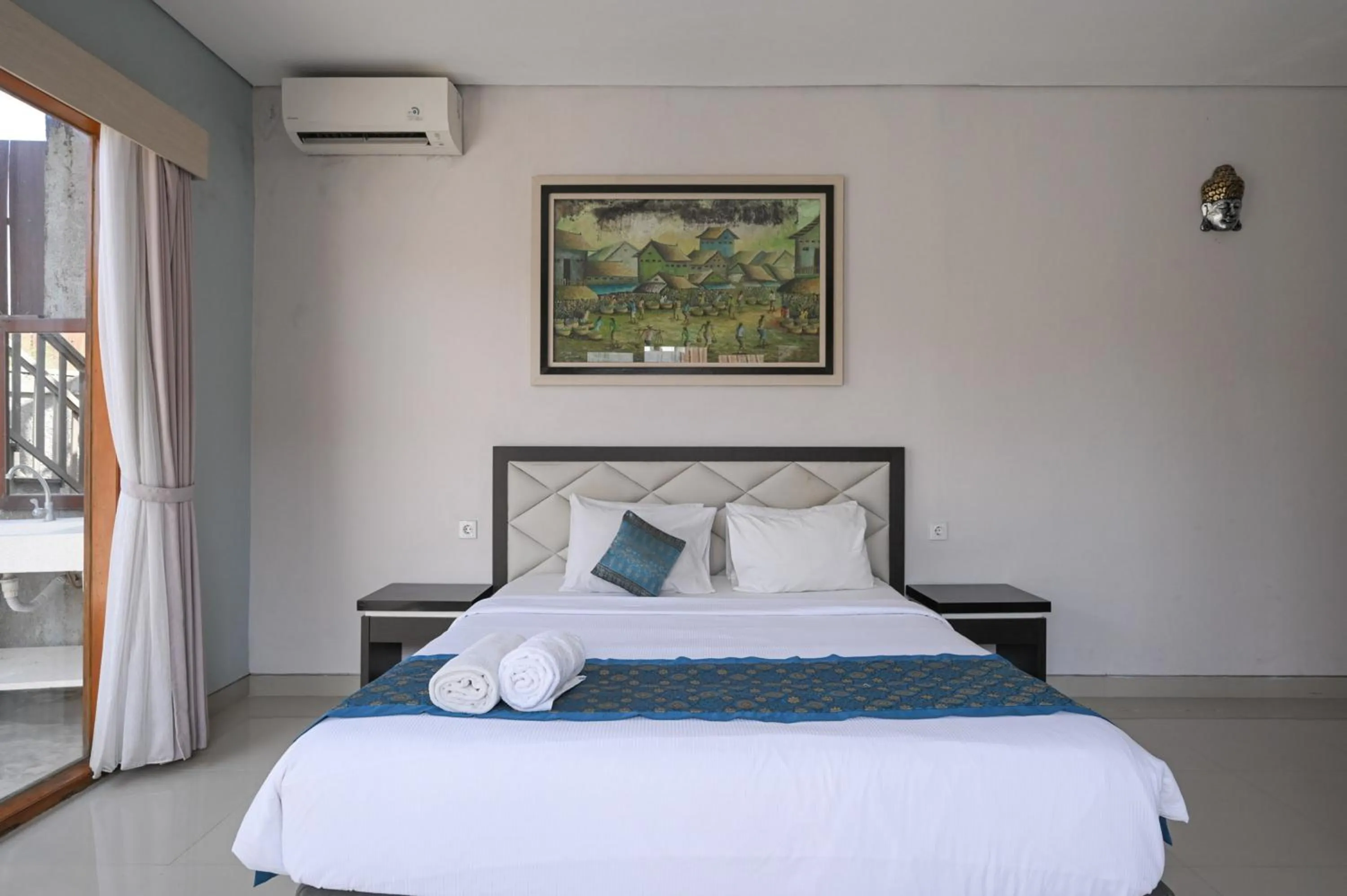 Bedroom, Bed in Hoki Villa by Urbanview Villa
