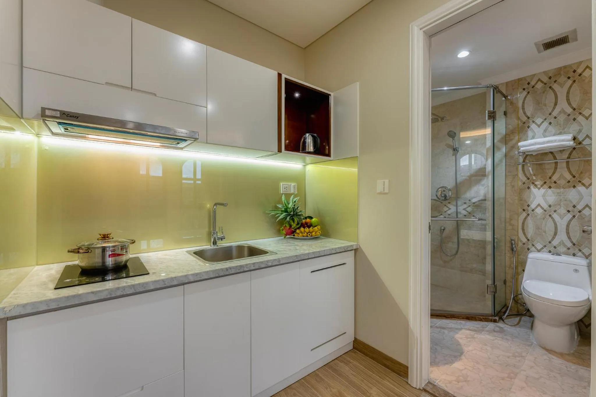 Kitchen or kitchenette in Golden Tree Hotel & Apartment