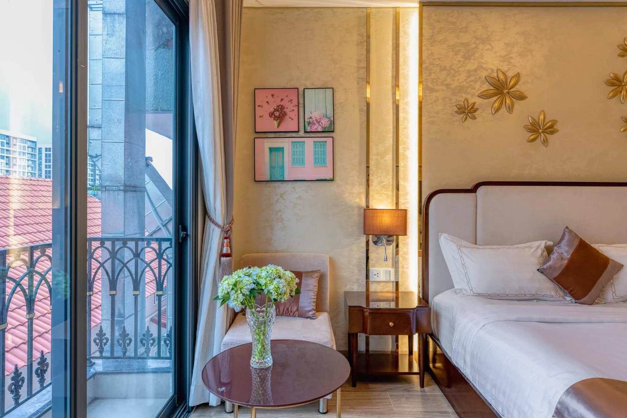 Bed in Golden Tree Hotel & Apartment