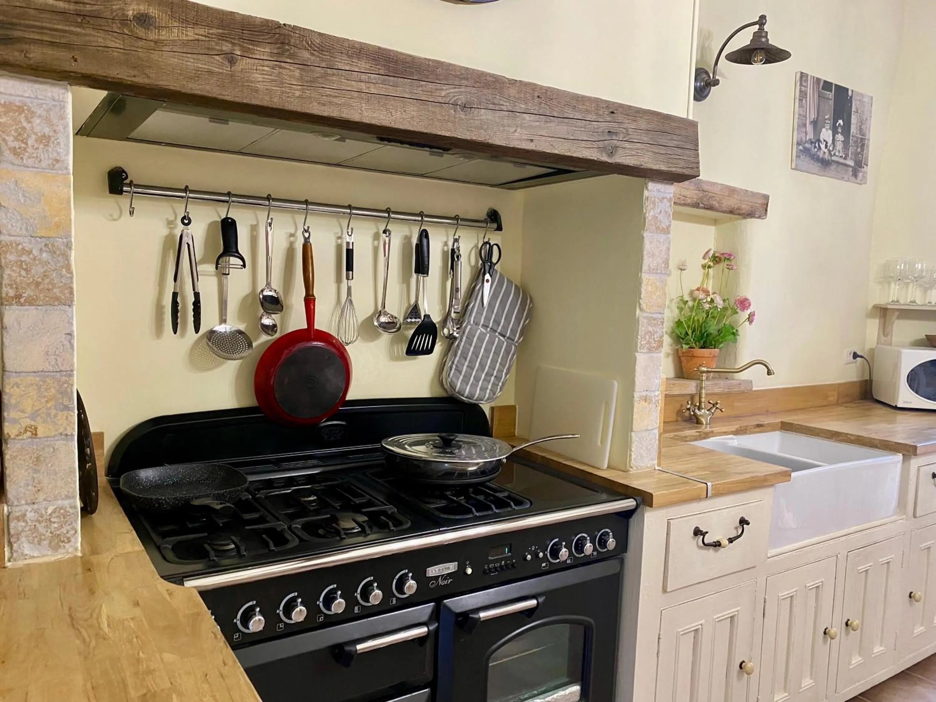 Kitchen or kitchenette in Sainte-Hélène Chambres d'Hôtes & Appartement