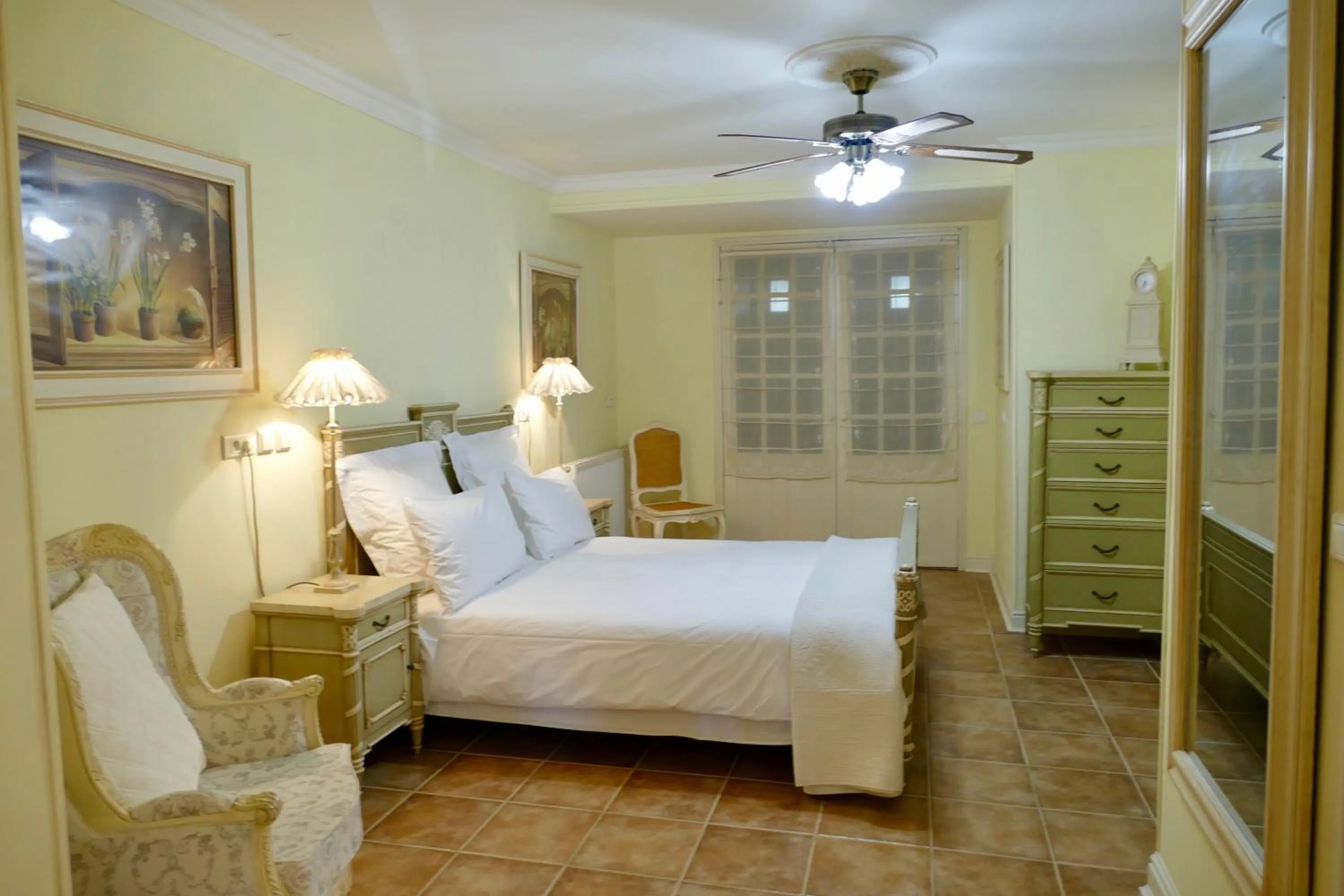 Luxury One-Bedroom Apartment (2 Adults) - single occupancy in Sainte-Hélène Chambres d'Hôtes & Appartement