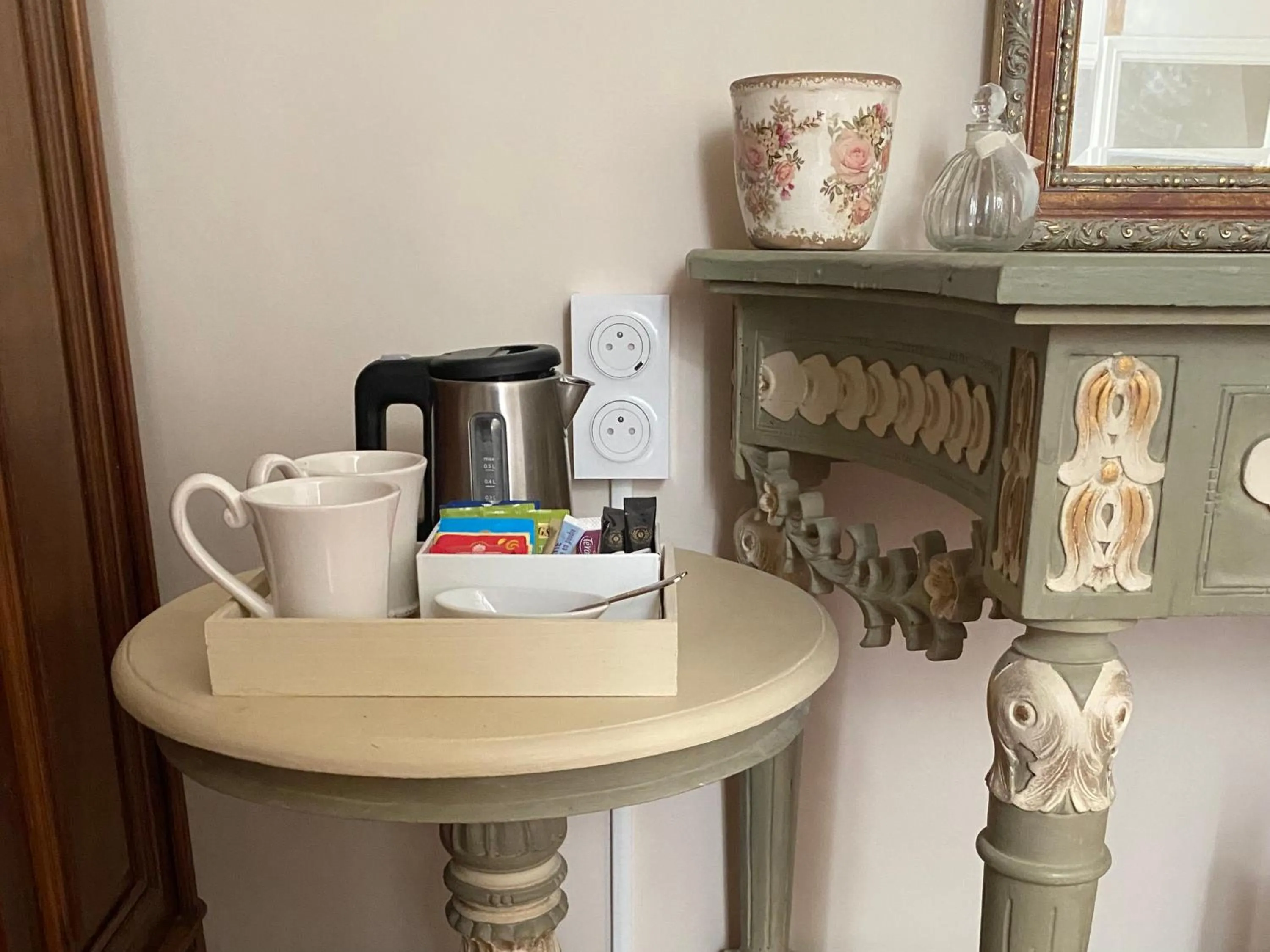 Coffee/tea facilities in Sainte-Hélène Chambres d'Hôtes & Appartement