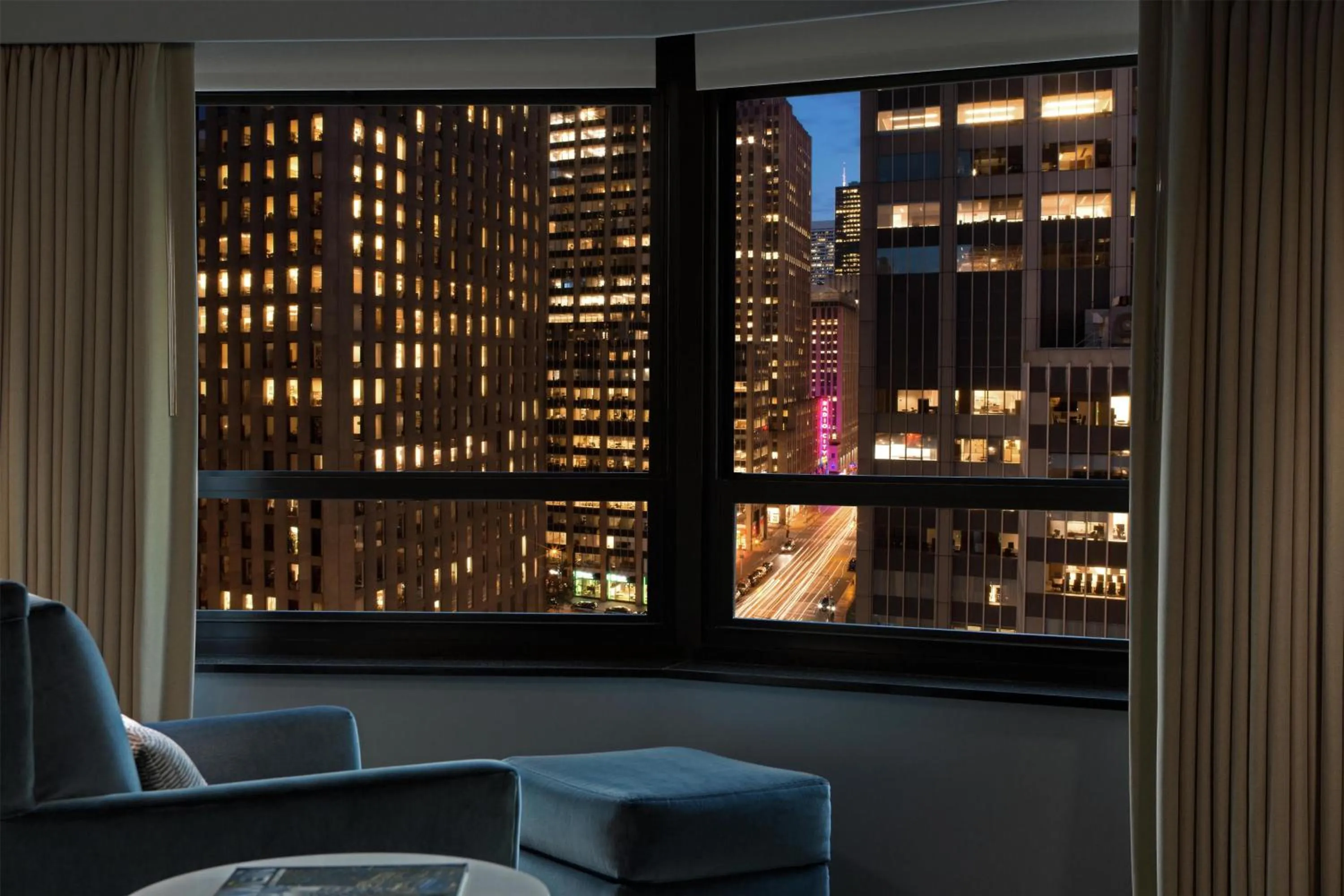 Living room in New York Hilton Midtown