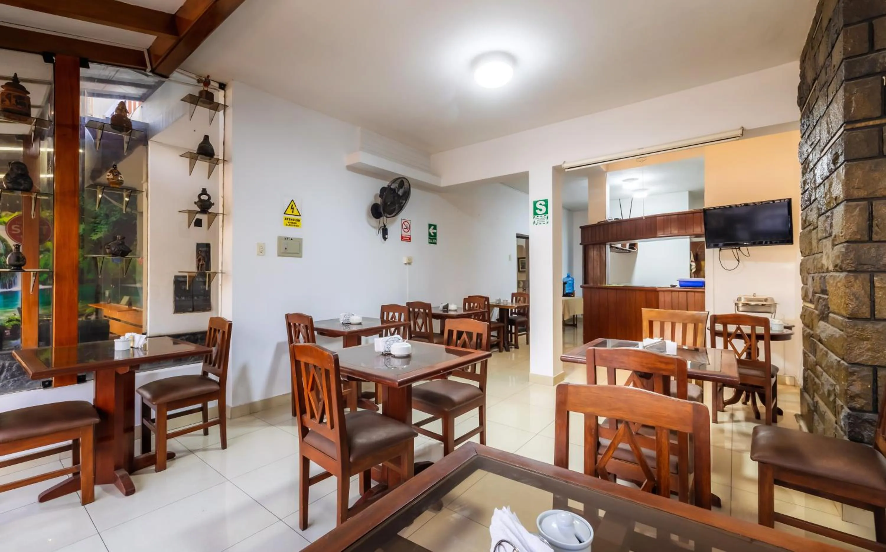 Restaurant/places to eat in Hotel Portada Del Sol