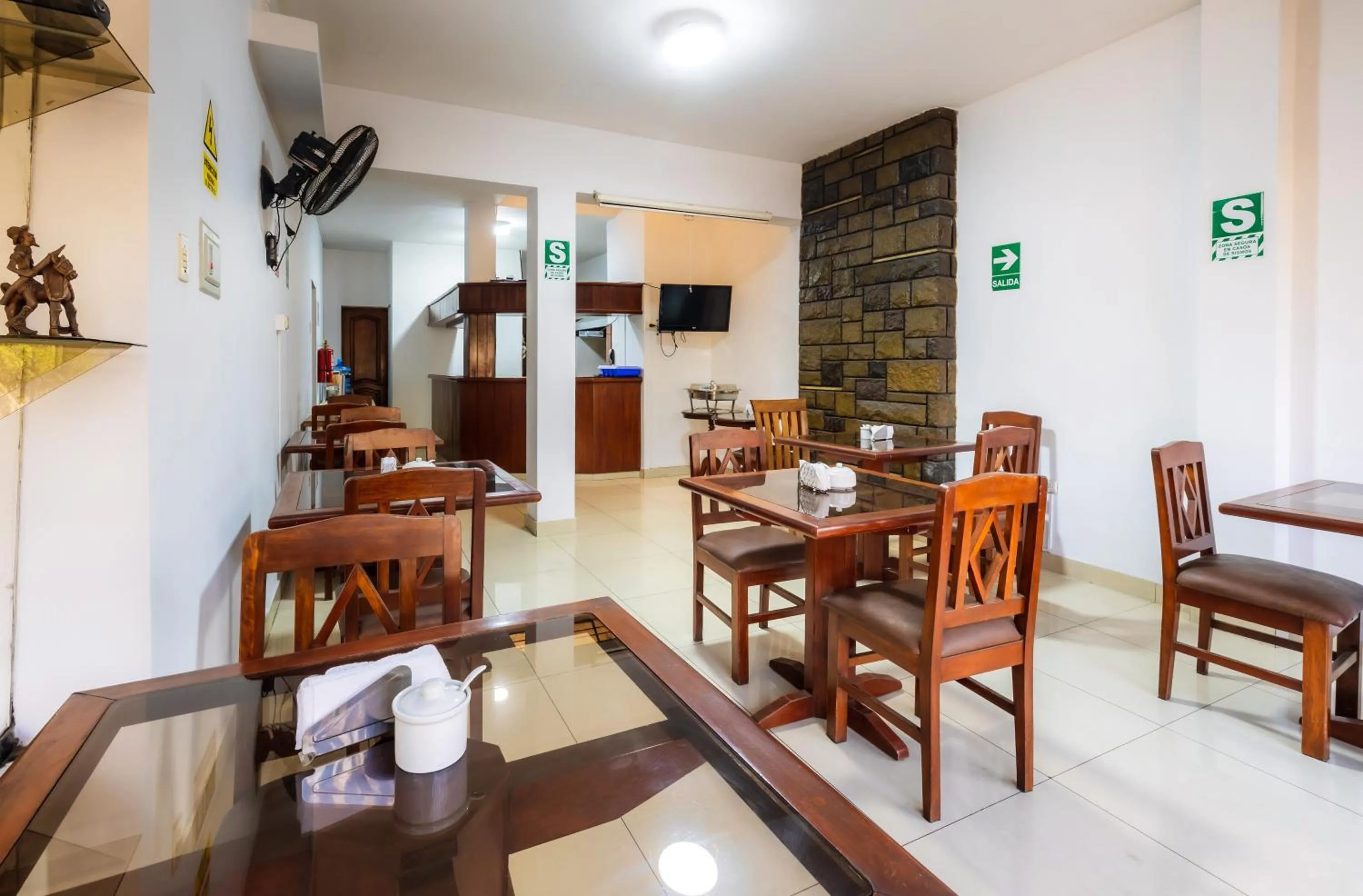 TV and multimedia in Hotel Portada Del Sol