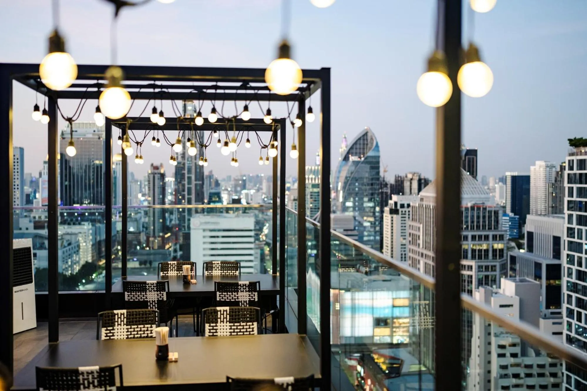 Restaurant/places to eat in Sindhorn Midtown Hotel Bangkok, Vignette Collection by IHG