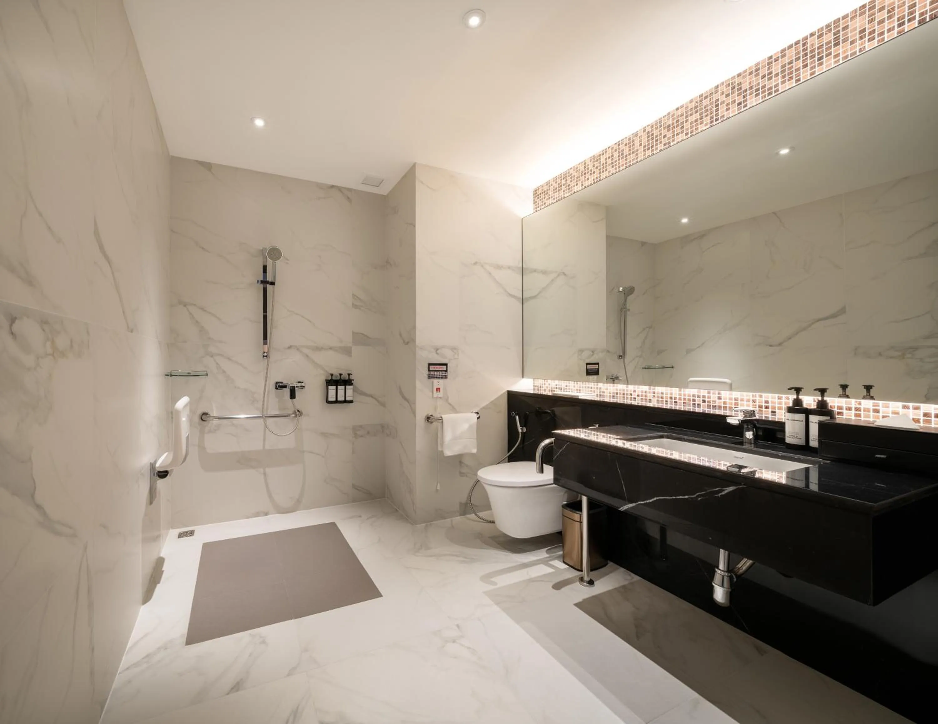Shower in Sindhorn Midtown Hotel Bangkok, Vignette Collection by IHG