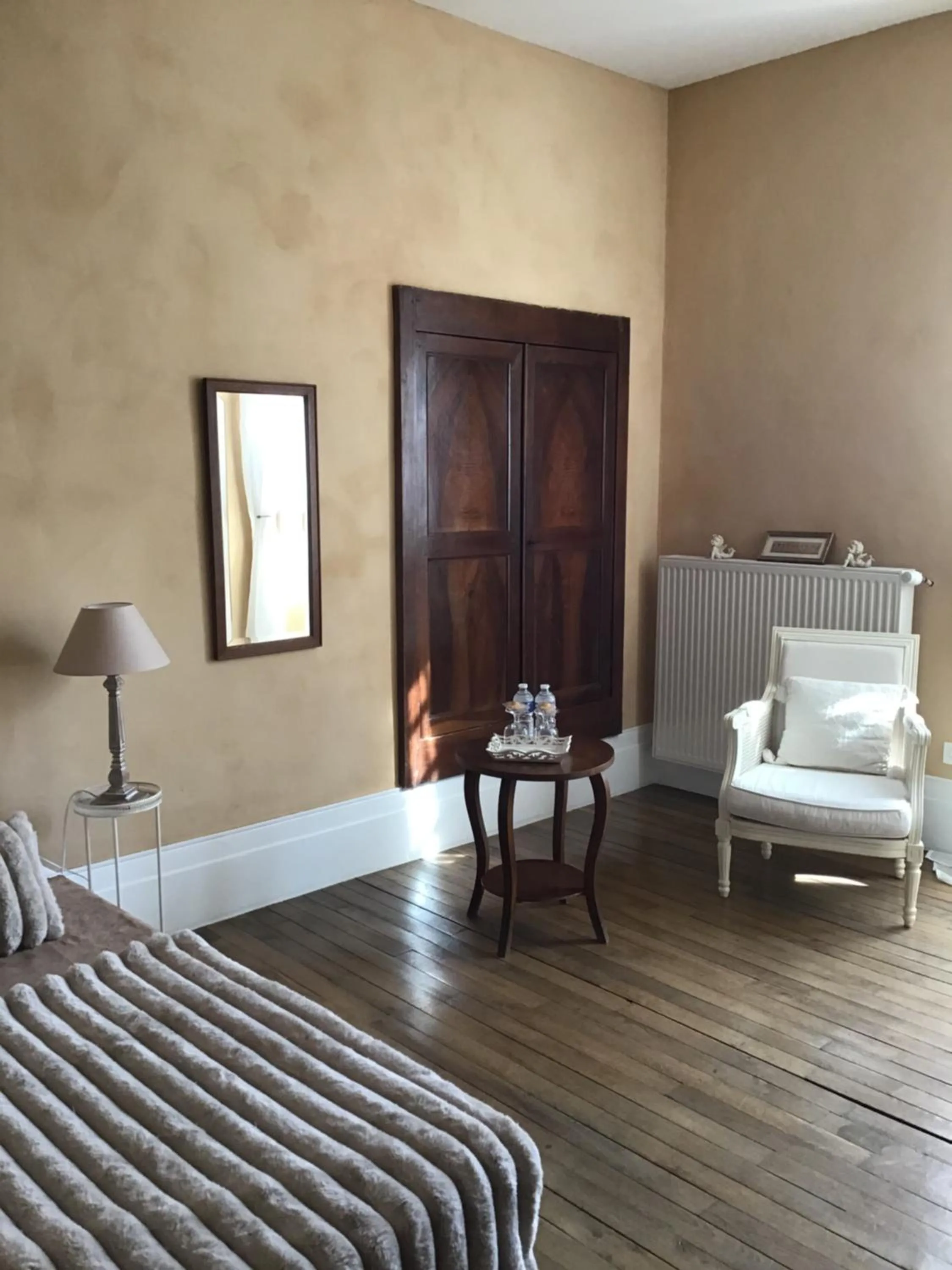 Bedroom, Bed in Aux Anges Gardiens