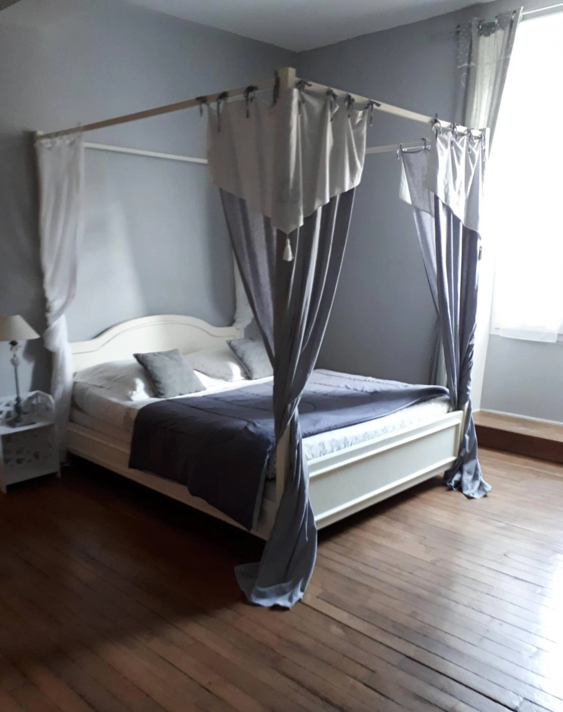 Bed in Aux Anges Gardiens