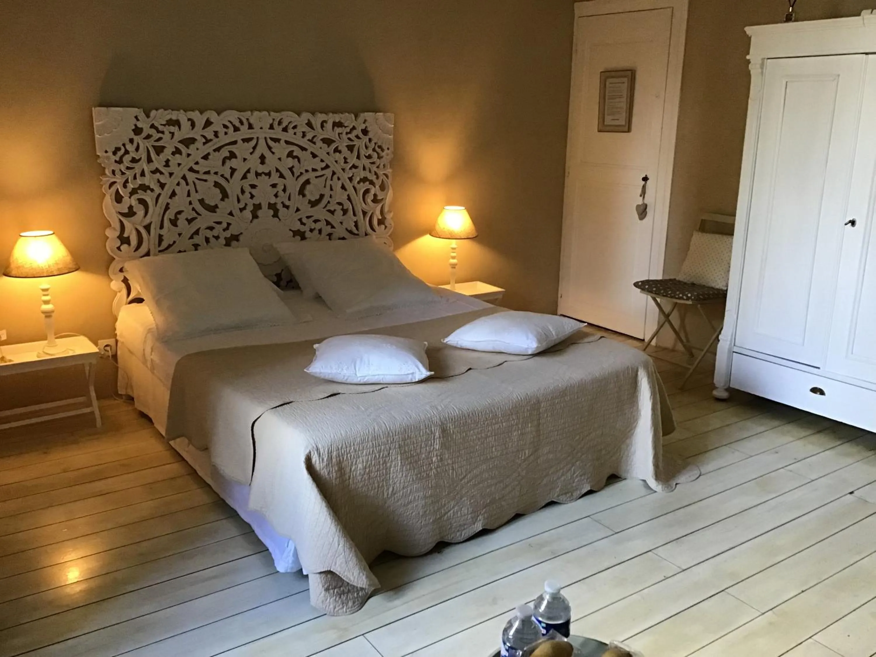 Bed in Aux Anges Gardiens