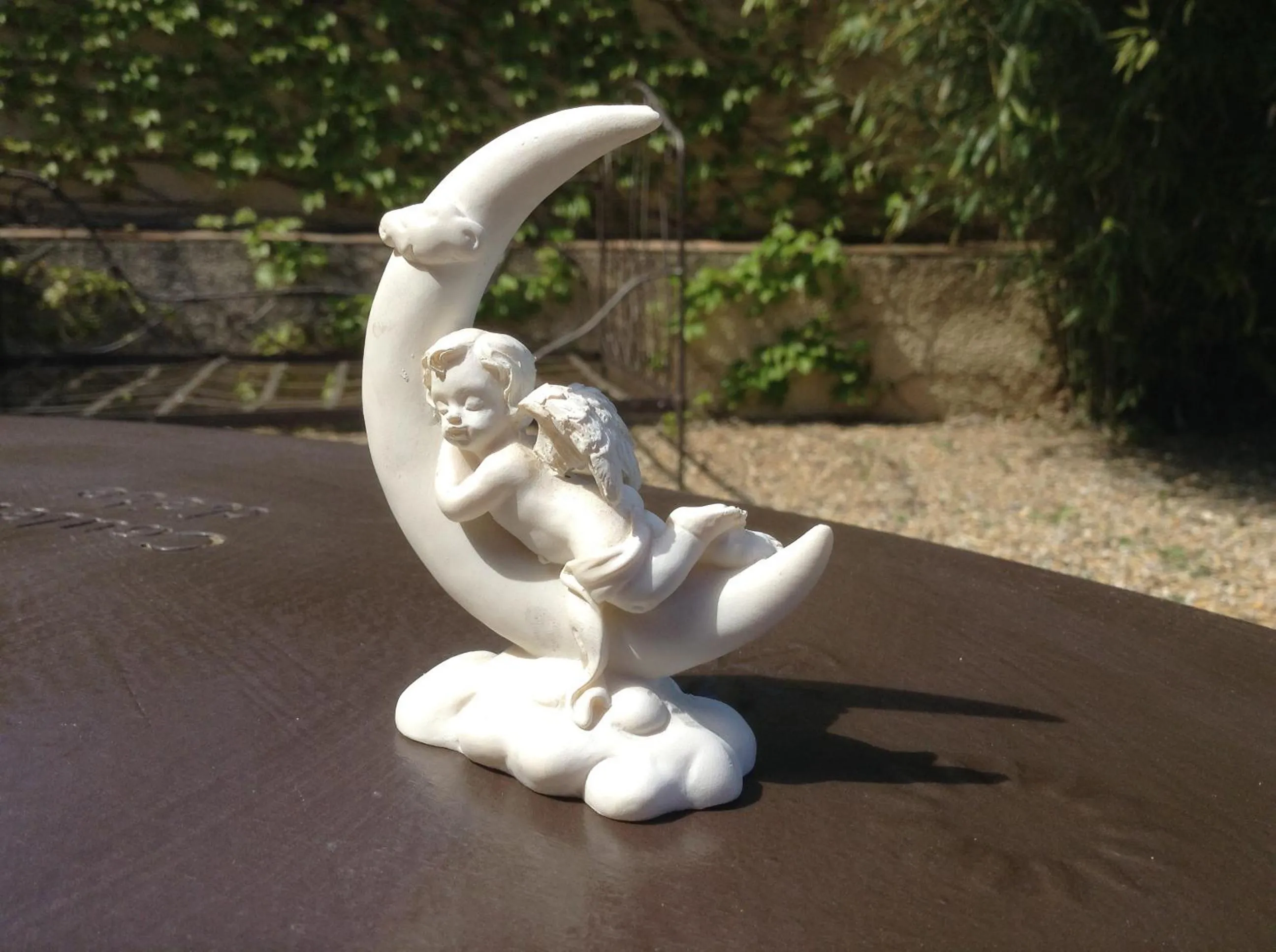 Decorative detail in Aux Anges Gardiens