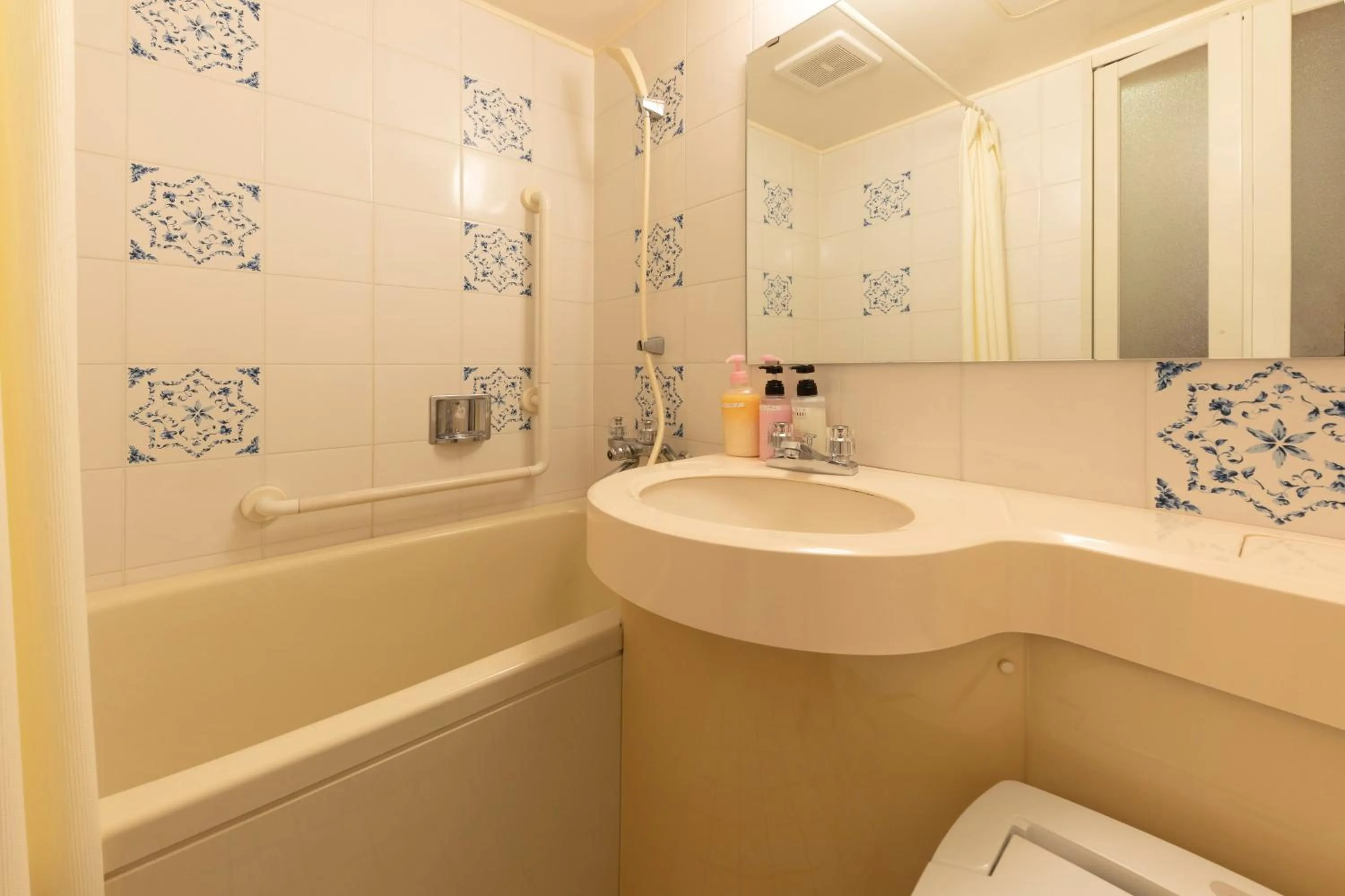 Toilet in Hotel Riviera Shishikui