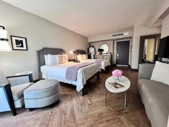 Bed in Hollywood Hotel