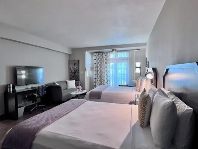 Bed in Hollywood Hotel