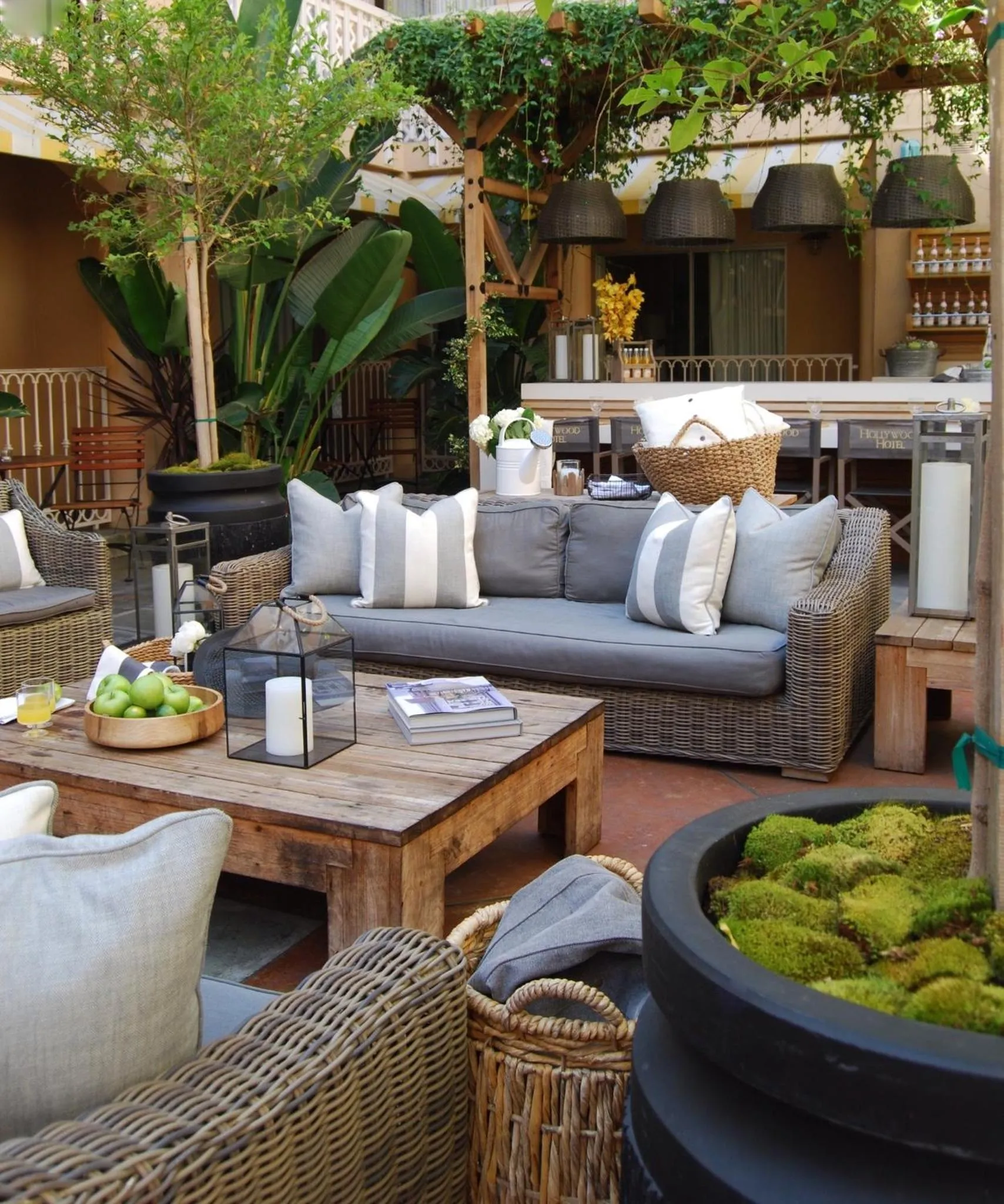 Restaurant/places to eat in Hollywood Hotel