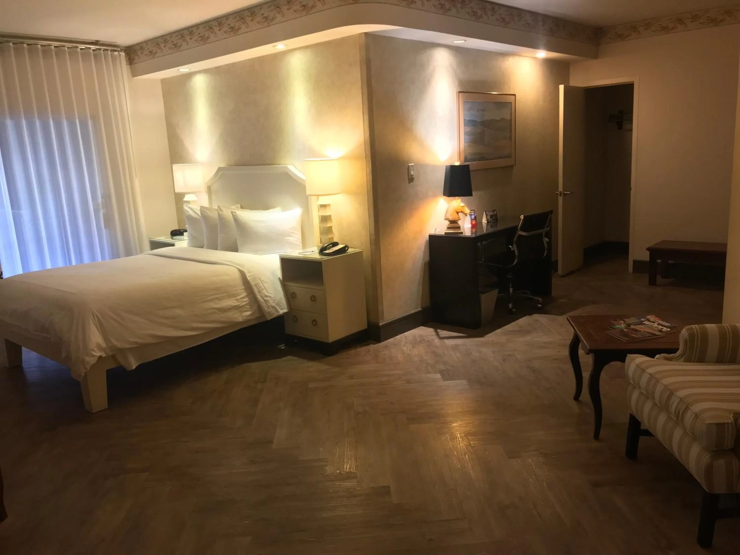 Bed in Hollywood Hotel